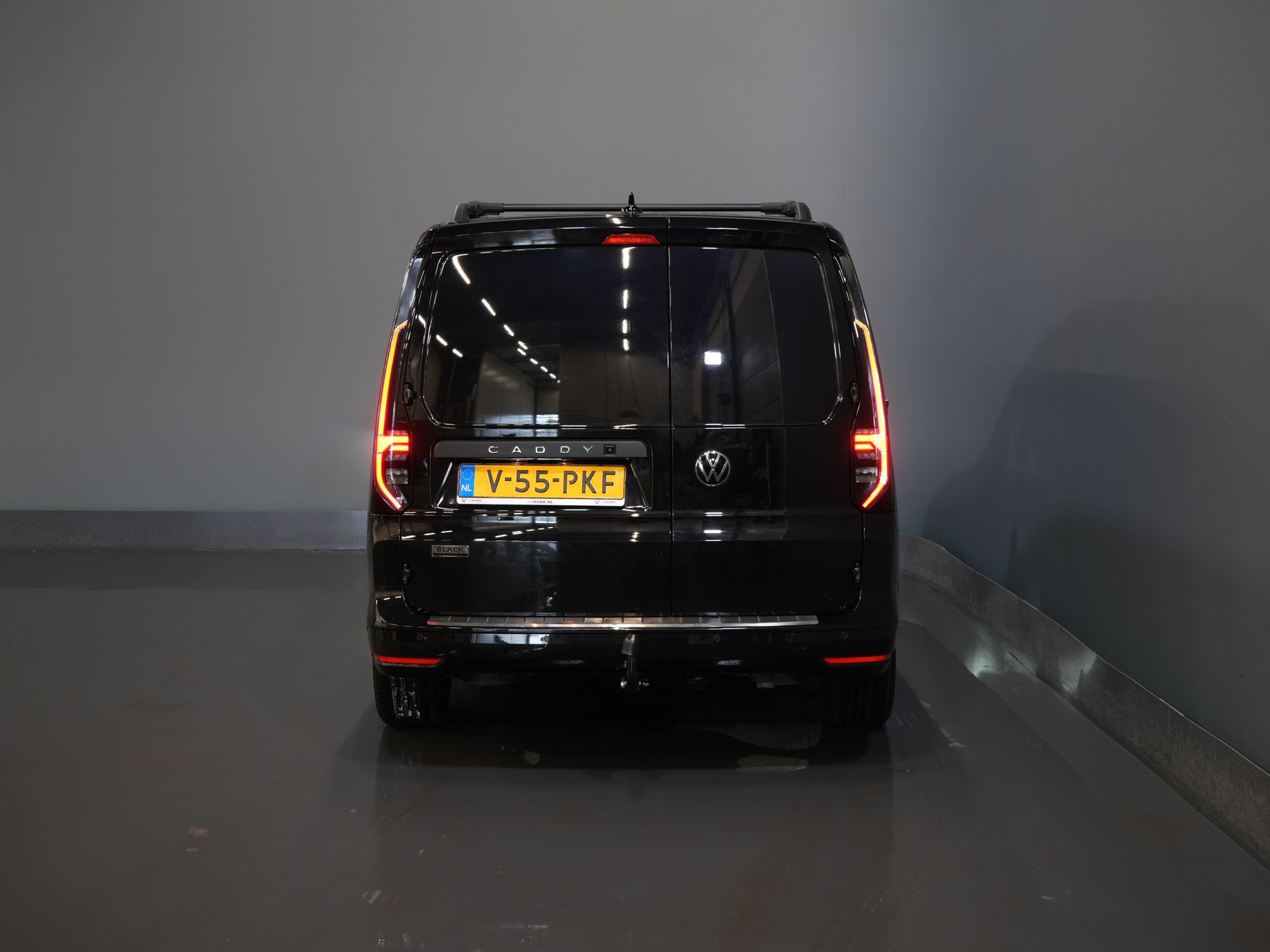 Volkswagen Caddy Cargo Maxi Van 2.0 TDI 125 KM DSG Aut. Black Edition LED/ Spoiler/ Warga przednia/ 18'' LMV/ Adapt.Cruise/ Ogrzewanie podłogowe/ Seatverw./ Skóra/ Carplay/ N
