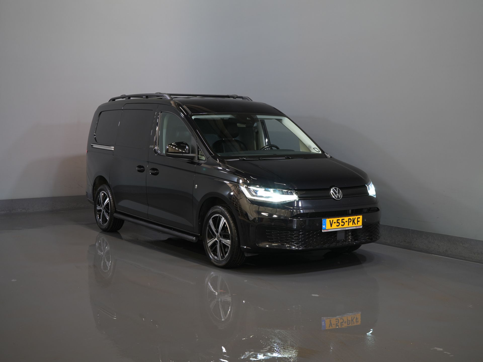 Volkswagen Caddy Cargo Maxi Van 2.0 TDI 125 KM DSG Aut. Black Edition LED/ Spoiler/ Warga przednia/ 18'' LMV/ Adapt.Cruise/ Ogrzewanie podłogowe/ Seatverw./ Skóra/ Carplay/ N