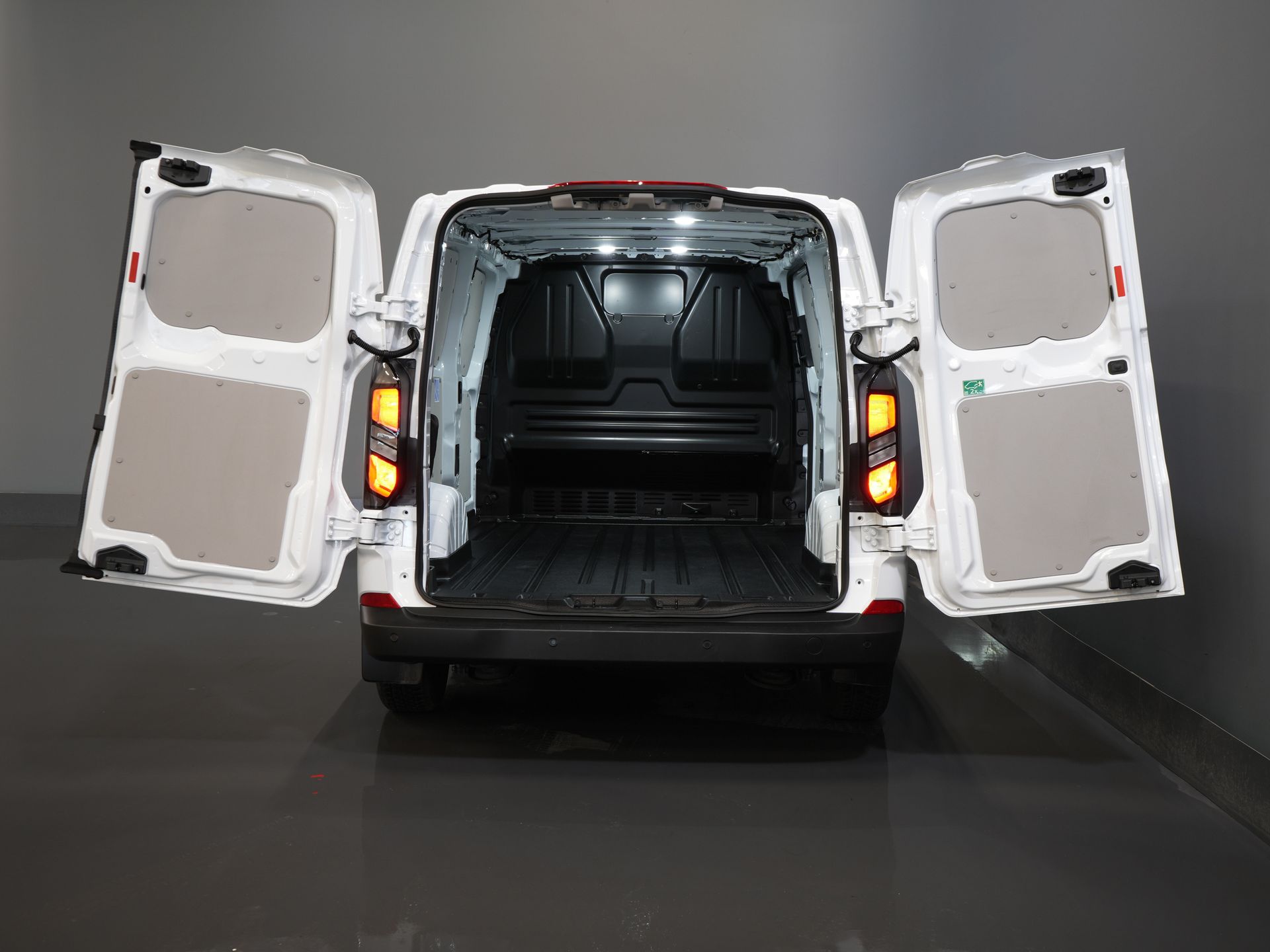 Ford Transit Custom Van 2.0 TDCI 136 CV Aut. L2 Trend BPM GRATIS! LED/ Carplay/ Telecamera/ Clima/ PDC/ Crociera