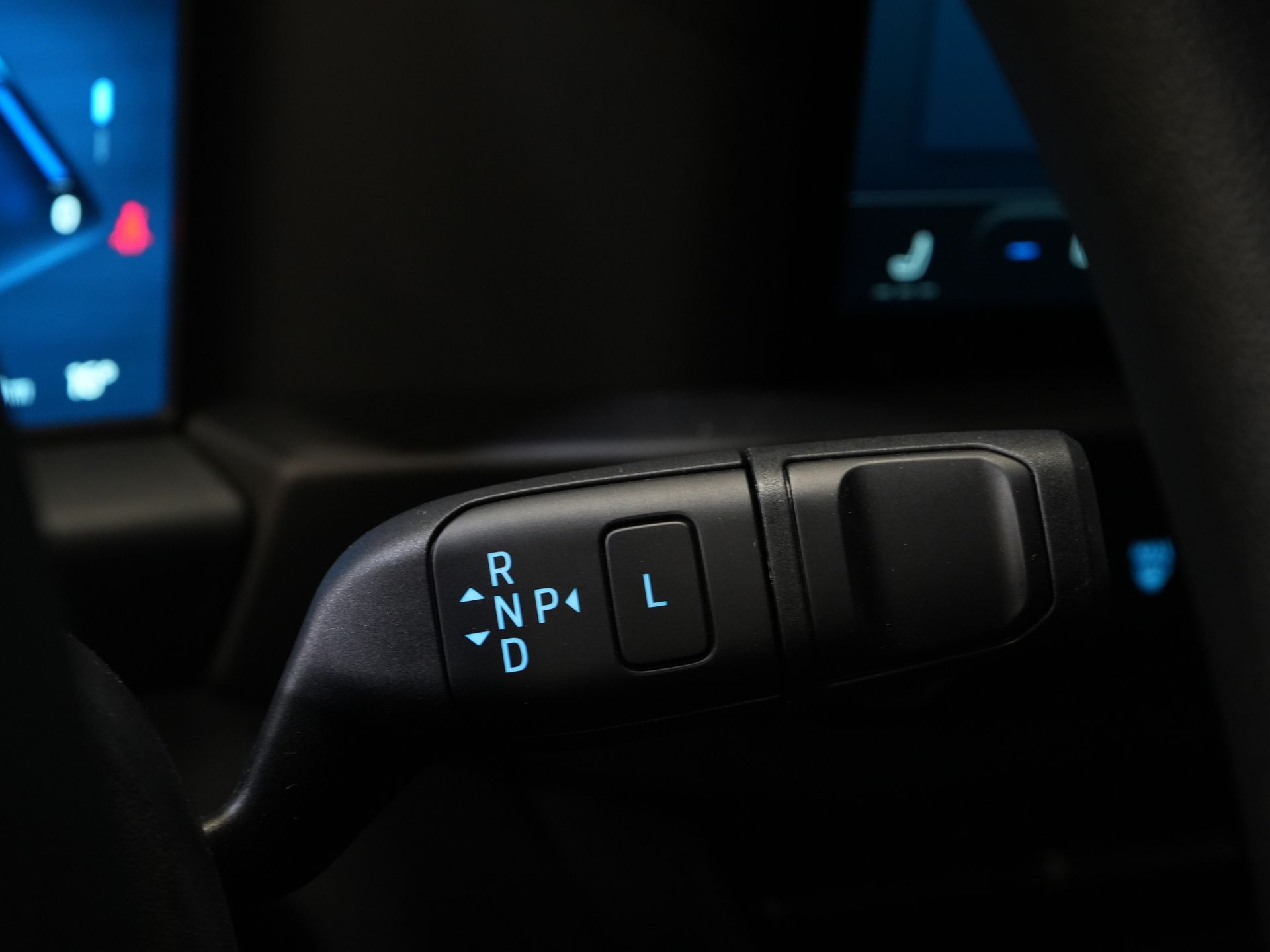 Ford E-Transit Custom Van Trend 65 кВт/год 330 км пробігу 218 к.с. Гарантія до 2027 р. / Світлодіоди / Підігрів підставки / Швидка зарядка / 2.3т тягово-зчіпний пристрій / Підігрів сидінь / Carplay / Клімат-контроль / Ка