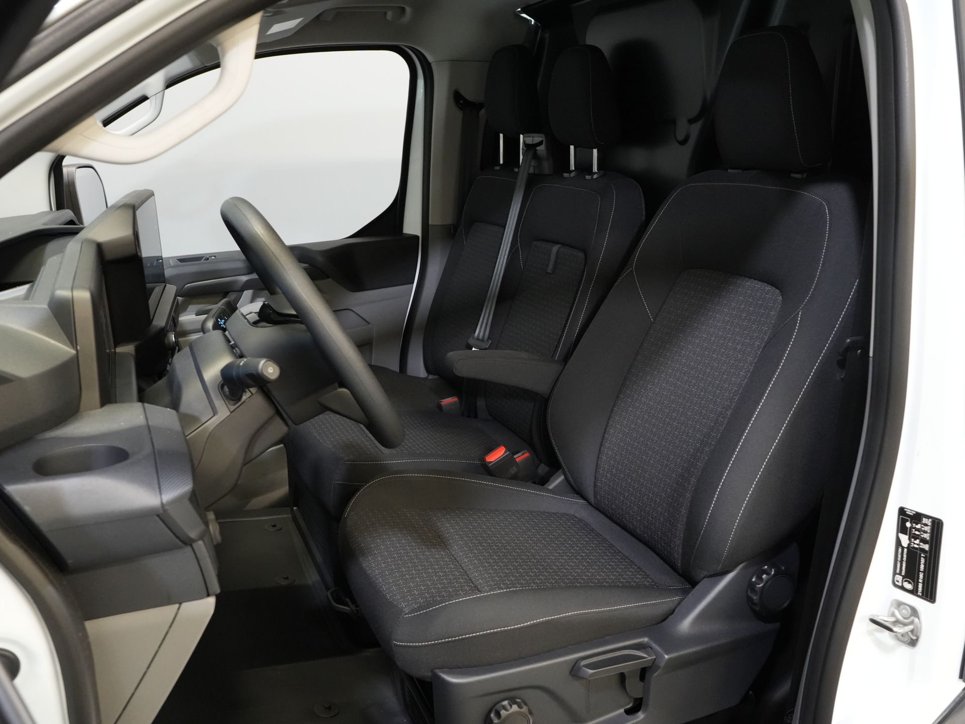 Ford E-Transit Custom Van Trend 65 кВт/год 330 км пробігу 218 к.с. Гарантія до 2027 р. / Світлодіоди / Підігрів підставки / Швидка зарядка / 2.3т тягово-зчіпний пристрій / Підігрів сидінь / Carplay / Клімат-контроль / Ка