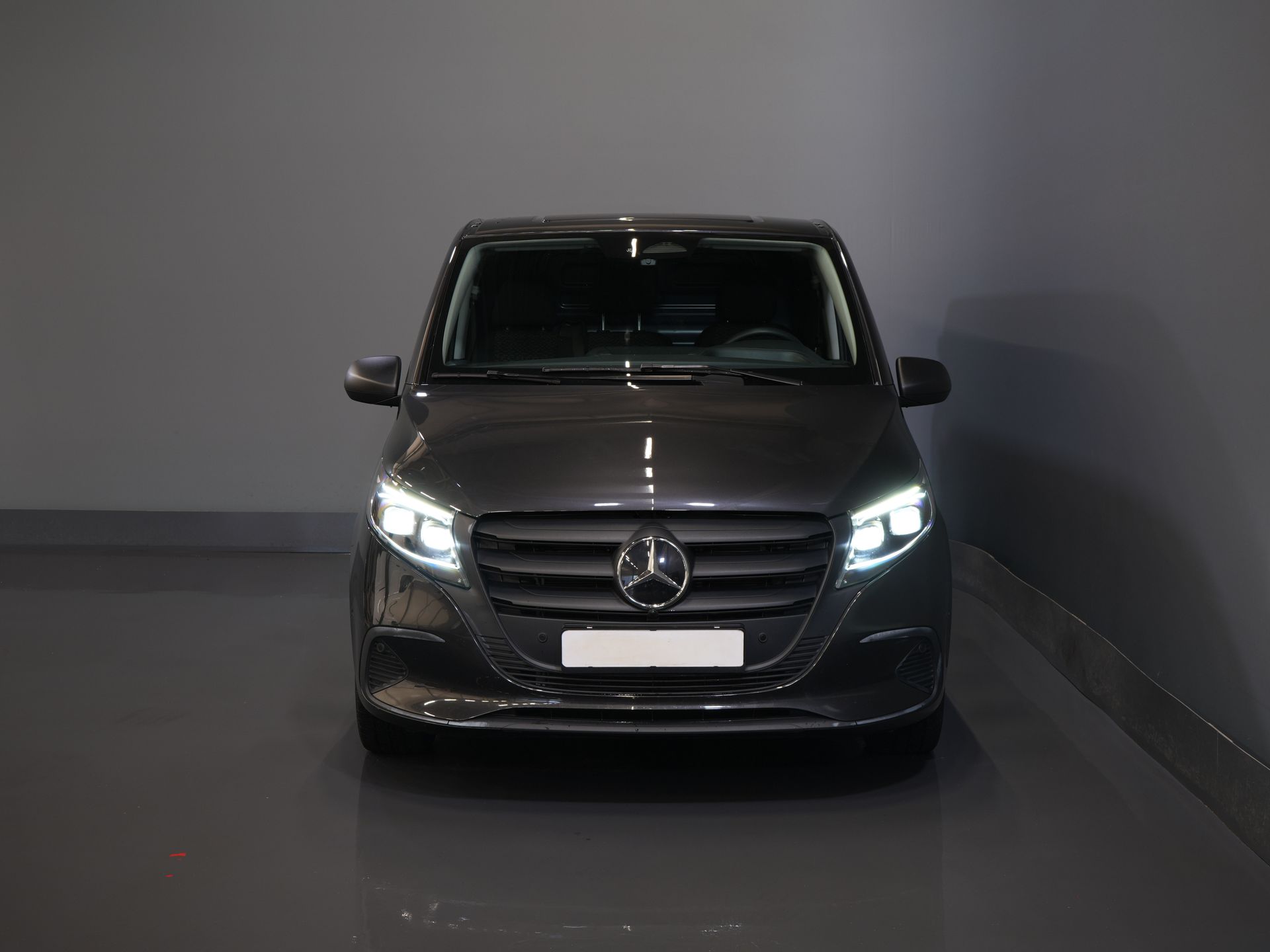 Mercedes-Benz Vito Van 119 CDI Aut. L2 LED/ 2.5t Towing capacity/ 270Gr. Doors/ Seat heating/ Carplay/ Camera/ Tow bar/ Cruise control/ PDC/ DAB