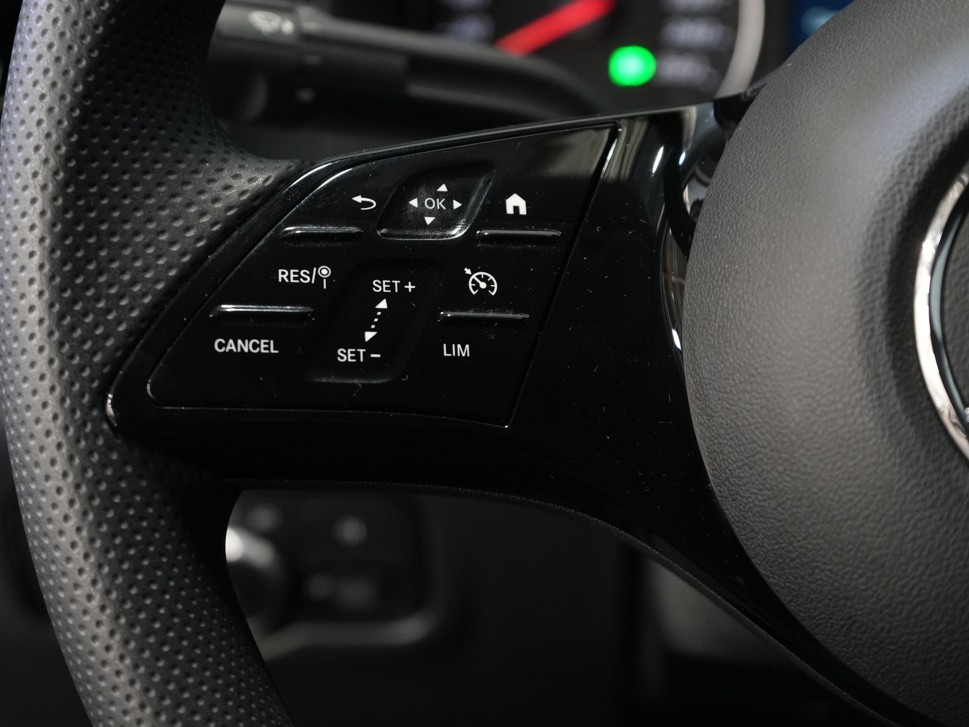 Mercedes-Benz Vito Van 119 CDI Aut. L2 LED/ 2.5t Towing capacity/ 270Gr. Doors/ Seat heating/ Carplay/ Camera/ Tow bar/ Cruise control/ PDC/ DAB