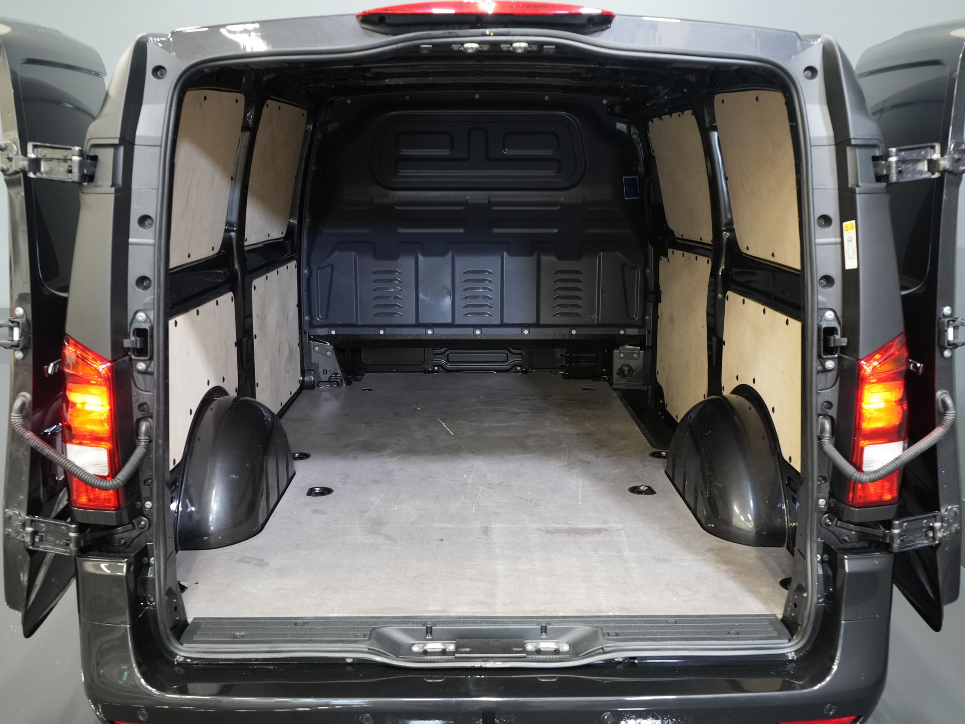 Mercedes-Benz Vito Van 119 CDI Aut. L2 LED/ 2.5t Towing capacity/ 270Gr. Doors/ Seat heating/ Carplay/ Camera/ Tow bar/ Cruise control/ PDC/ DAB