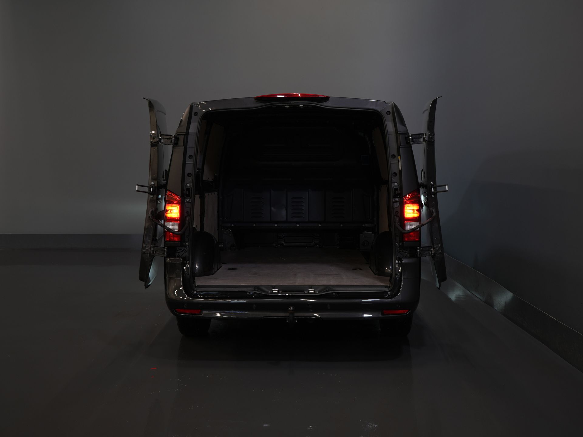 Mercedes-Benz Vito Van 119 CDI Aut. L2 LED/ 2.5t Towing capacity/ 270Gr. Doors/ Seat heating/ Carplay/ Camera/ Tow bar/ Cruise control/ PDC/ DAB