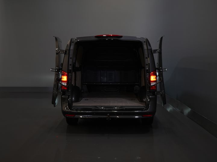 Mercedes-Benz Vito Van 119 CDI Aut. L2 LED/ 2.5t Towing capacity/ 270Gr. Doors/ Seat heating/ Carplay/ Camera/ Tow bar/ Cruise control/ PDC/ DAB