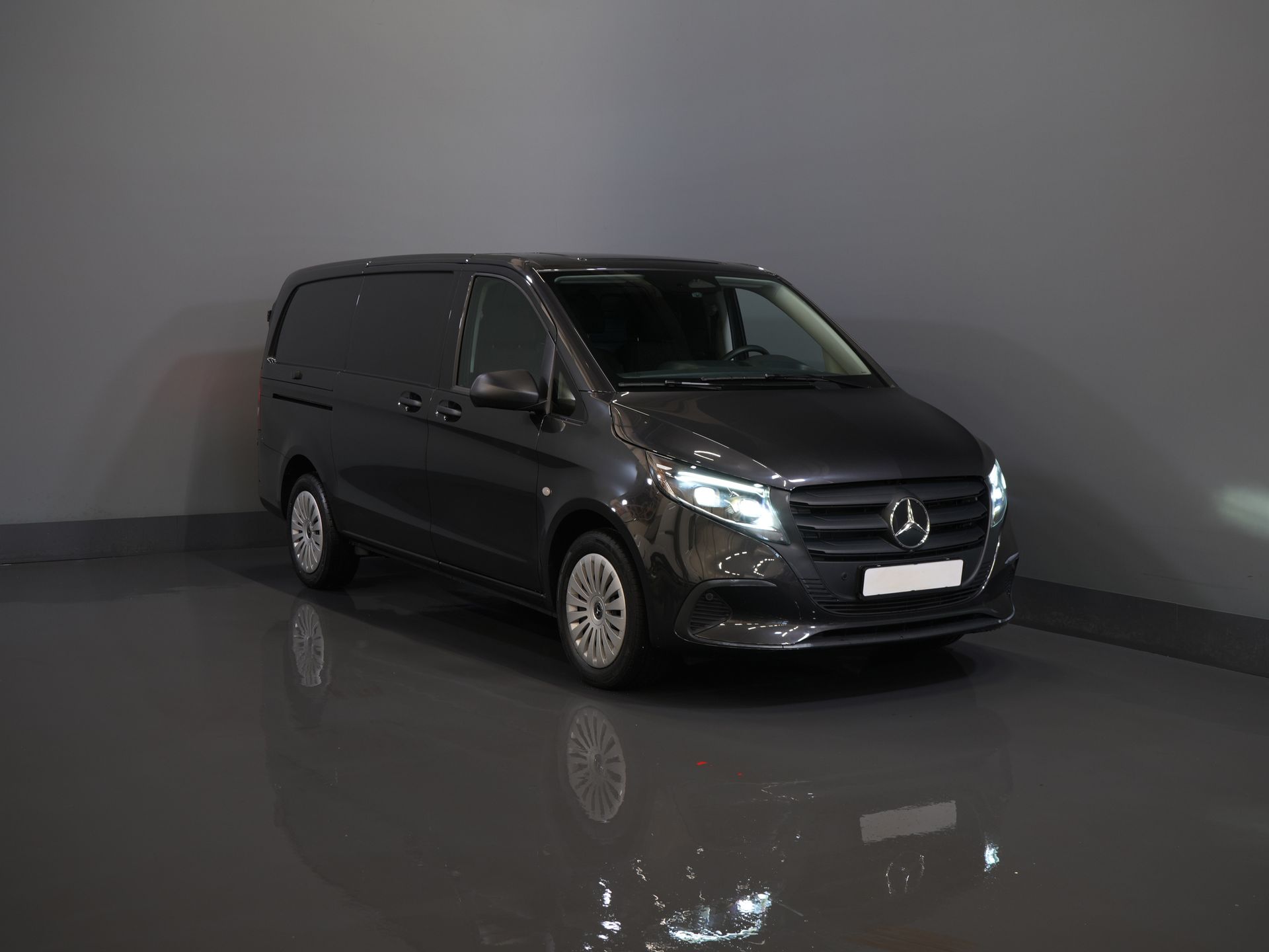 Mercedes-Benz Vito Van 119 CDI Aut. L2 LED/ 2.5t Towing capacity/ 270Gr. Doors/ Seat heating/ Carplay/ Camera/ Tow bar/ Cruise control/ PDC/ DAB