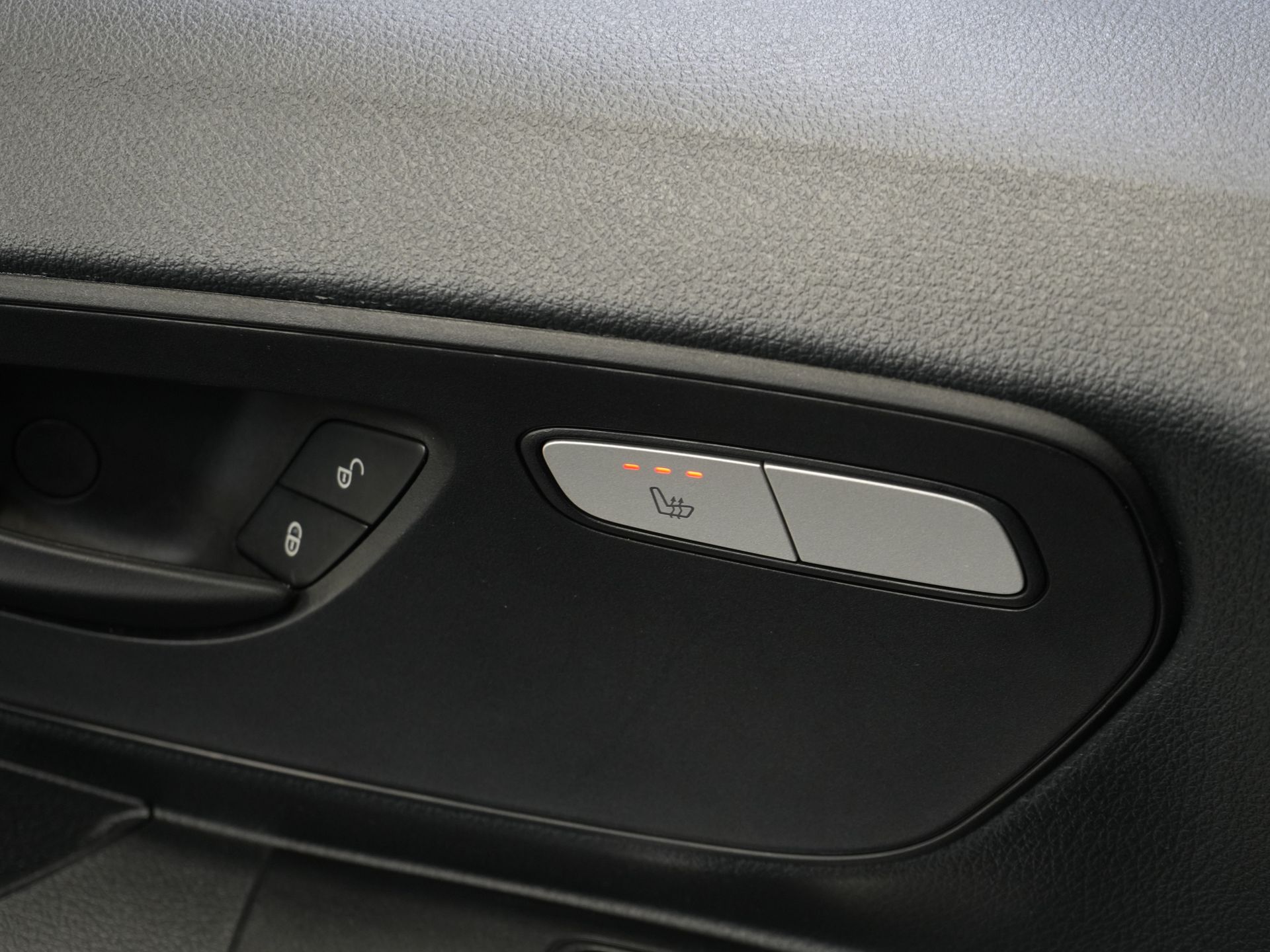 Mercedes-Benz Vito Van 119 CDI Aut. L2 LED/ 2.5t Towing capacity/ 270Gr. Doors/ Seat heating/ Carplay/ Camera/ Tow bar/ Cruise control/ PDC/ DAB