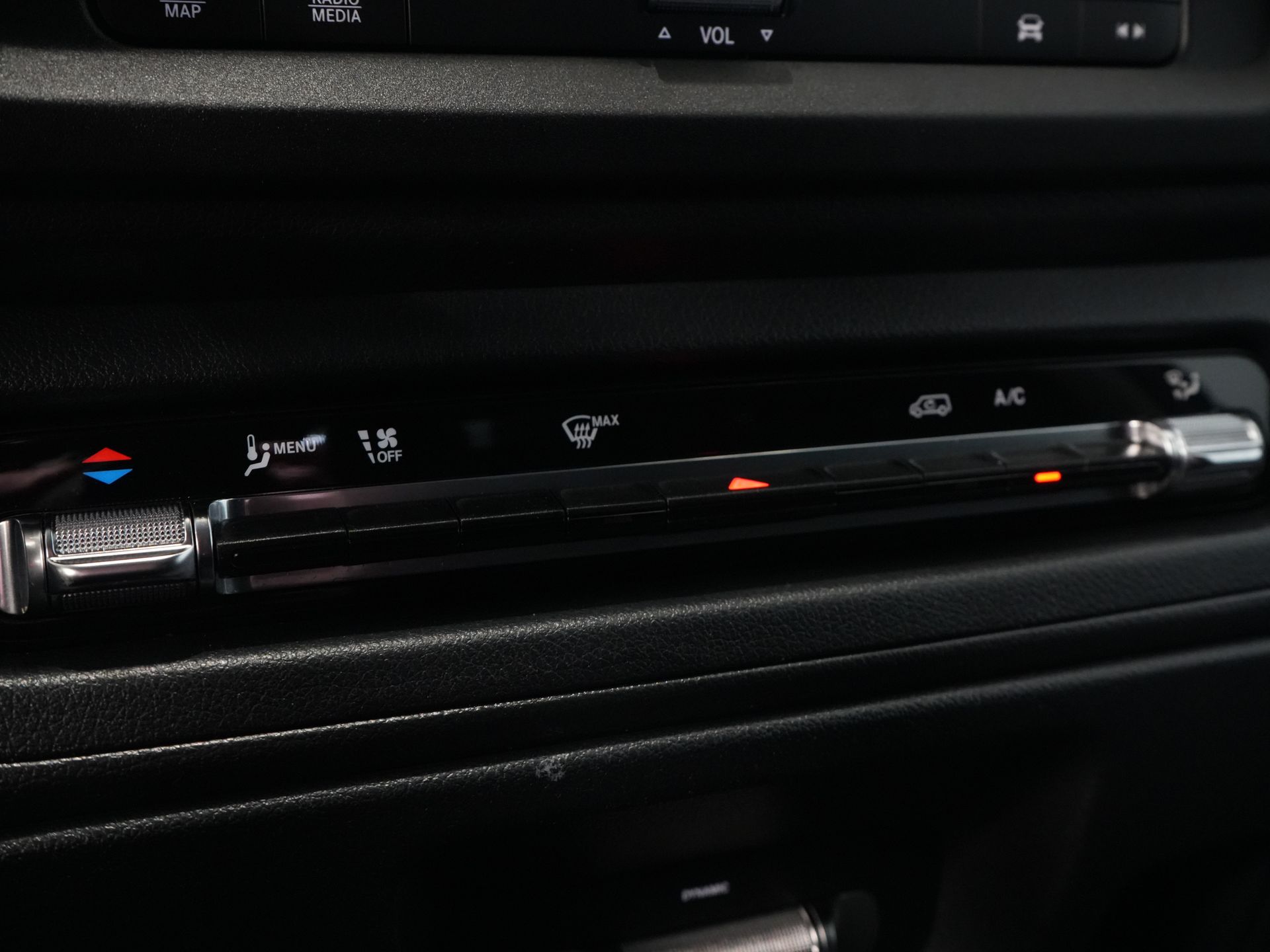 Mercedes-Benz Vito Van 119 CDI Aut. L2 LED/ 2.5t Towing capacity/ 270Gr. Doors/ Seat heating/ Carplay/ Camera/ Tow bar/ Cruise control/ PDC/ DAB