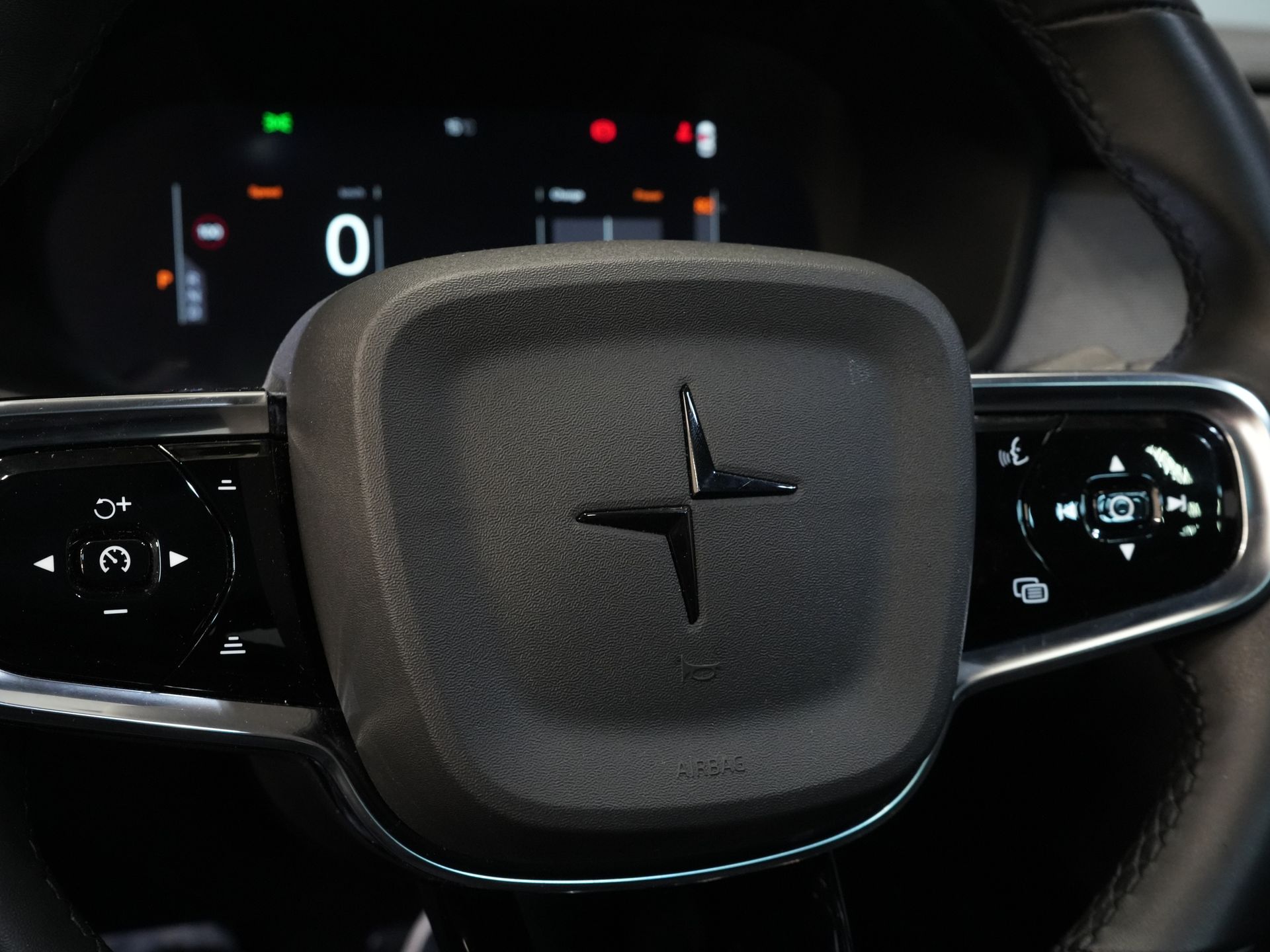 Polestar 2 Sedan Long Range 78 kWh 551 WLTP LED/ Адаптивний круїз-контроль/ Панорамний дах/ Підігрів керма/ Підігрів сидінь/ Пам'ять/ Навігація/ Carplay/ Клімат-контроль/ Камера/ 20'' LMV