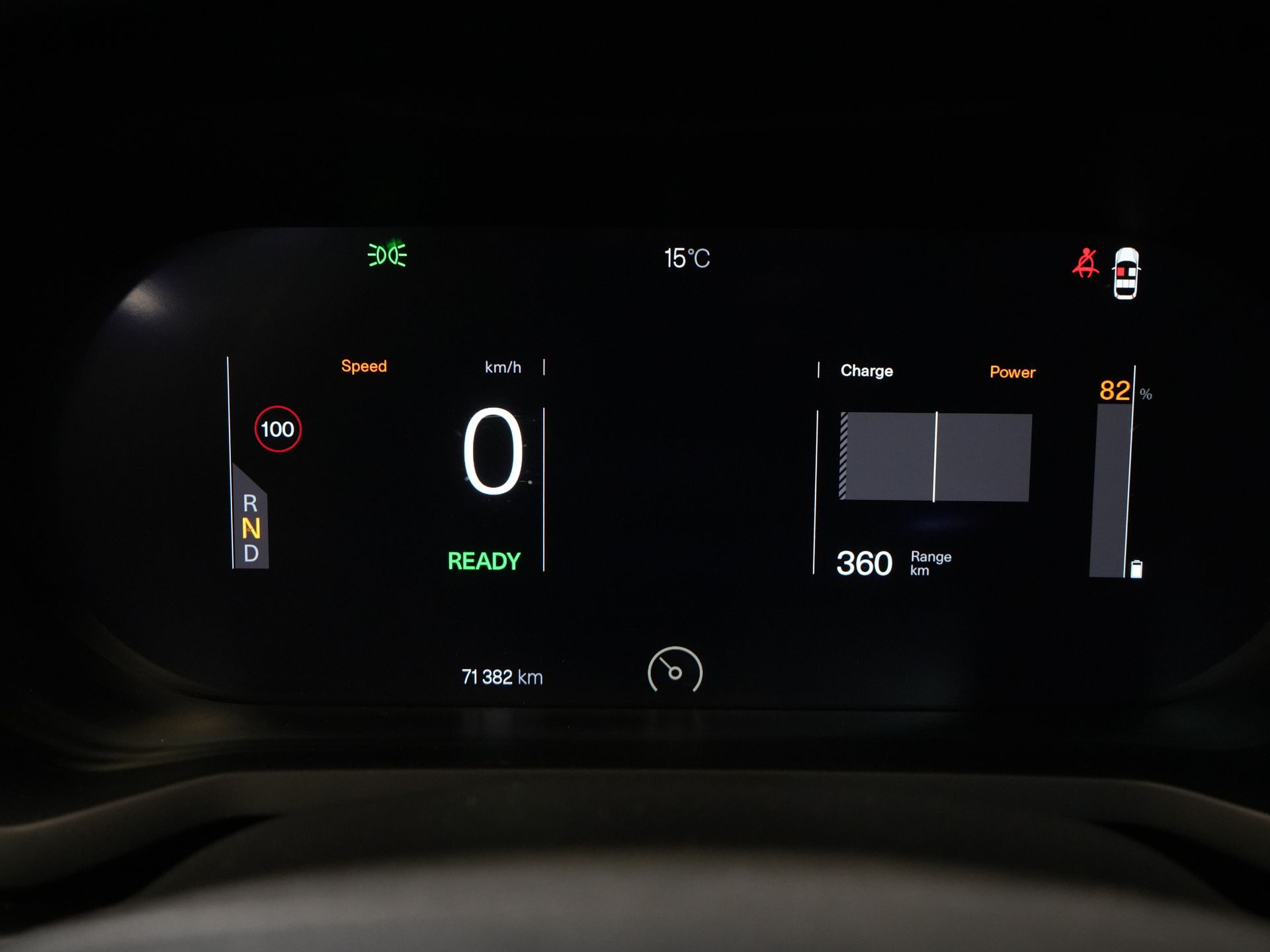 Polestar 2 Sedan Long Range 78 kWh 551 WLTP LED/ Адаптивний круїз-контроль/ Панорамний дах/ Підігрів керма/ Підігрів сидінь/ Пам'ять/ Навігація/ Carplay/ Клімат-контроль/ Камера/ 20'' LMV