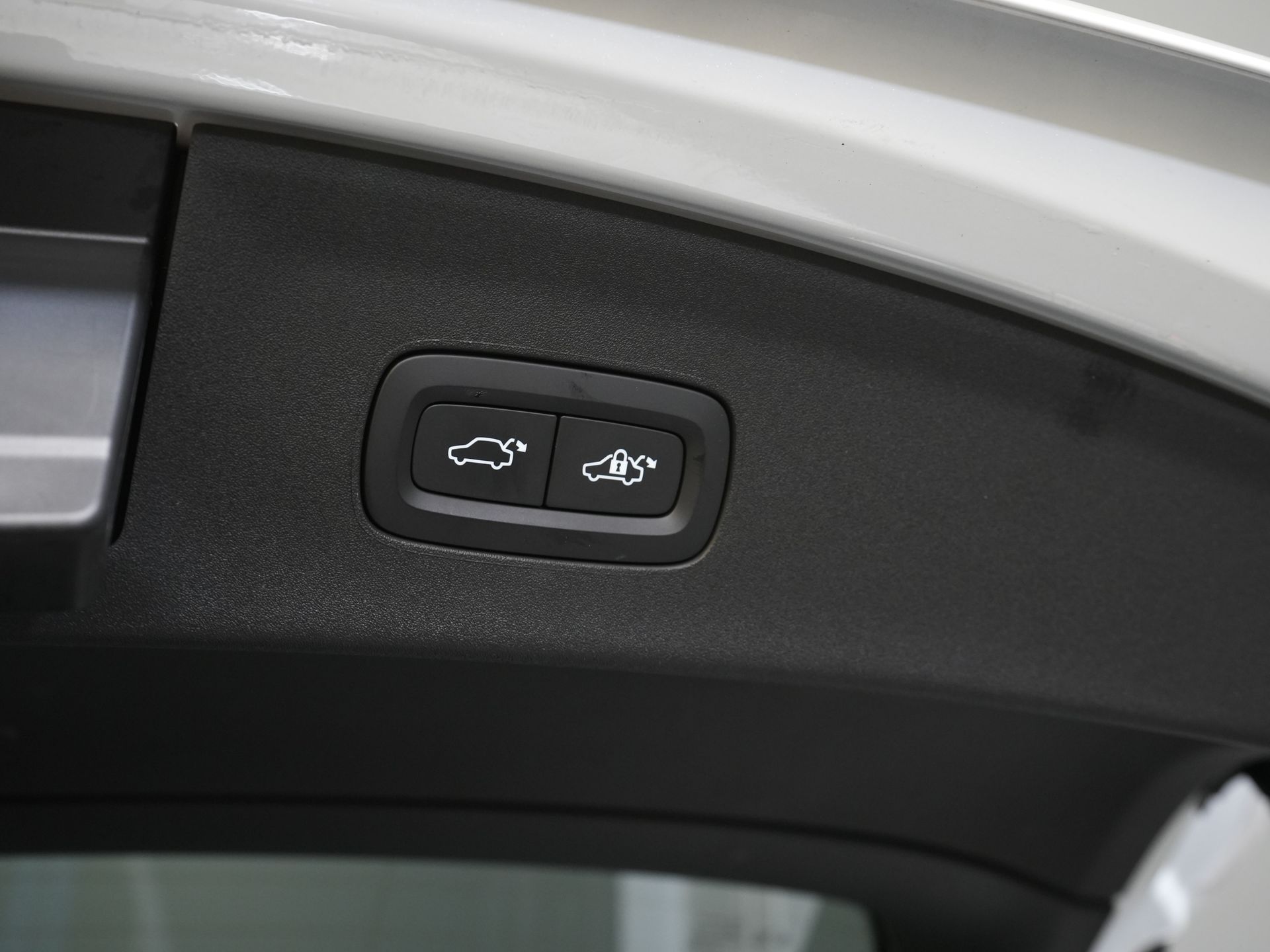 Polestar 2 Sedan Long Range 78 kWh 551 WLTP LED/ Адаптивний круїз-контроль/ Панорамний дах/ Підігрів керма/ Підігрів сидінь/ Пам'ять/ Навігація/ Carplay/ Клімат-контроль/ Камера/ 20'' LMV