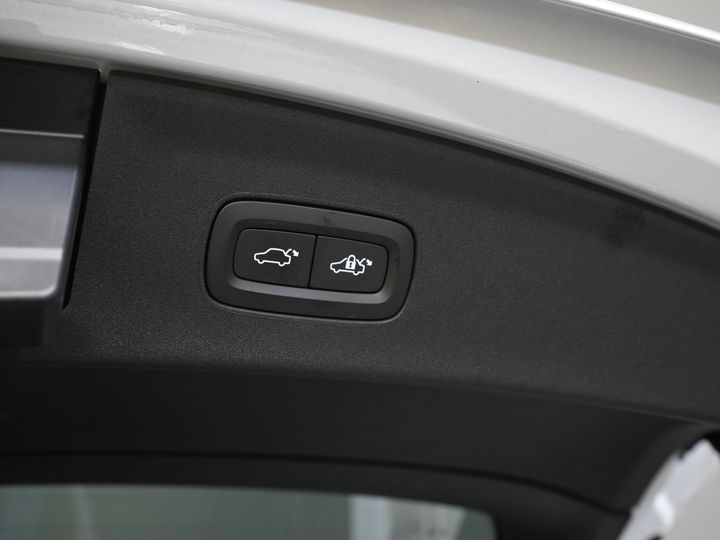 Polestar 2 Sedan Long Range 78 kWh 551 WLTP LED/ Адаптивний круїз-контроль/ Панорамний дах/ Підігрів керма/ Підігрів сидінь/ Пам'ять/ Навігація/ Carplay/ Клімат-контроль/ Камера/ 20'' LMV