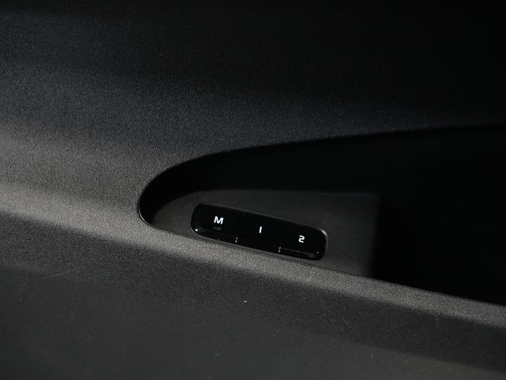 Polestar 2 Sedan Long Range 78 kWh 551 WLTP LED/ Адаптивний круїз-контроль/ Панорамний дах/ Підігрів керма/ Підігрів сидінь/ Пам'ять/ Навігація/ Carplay/ Клімат-контроль/ Камера/ 20'' LMV