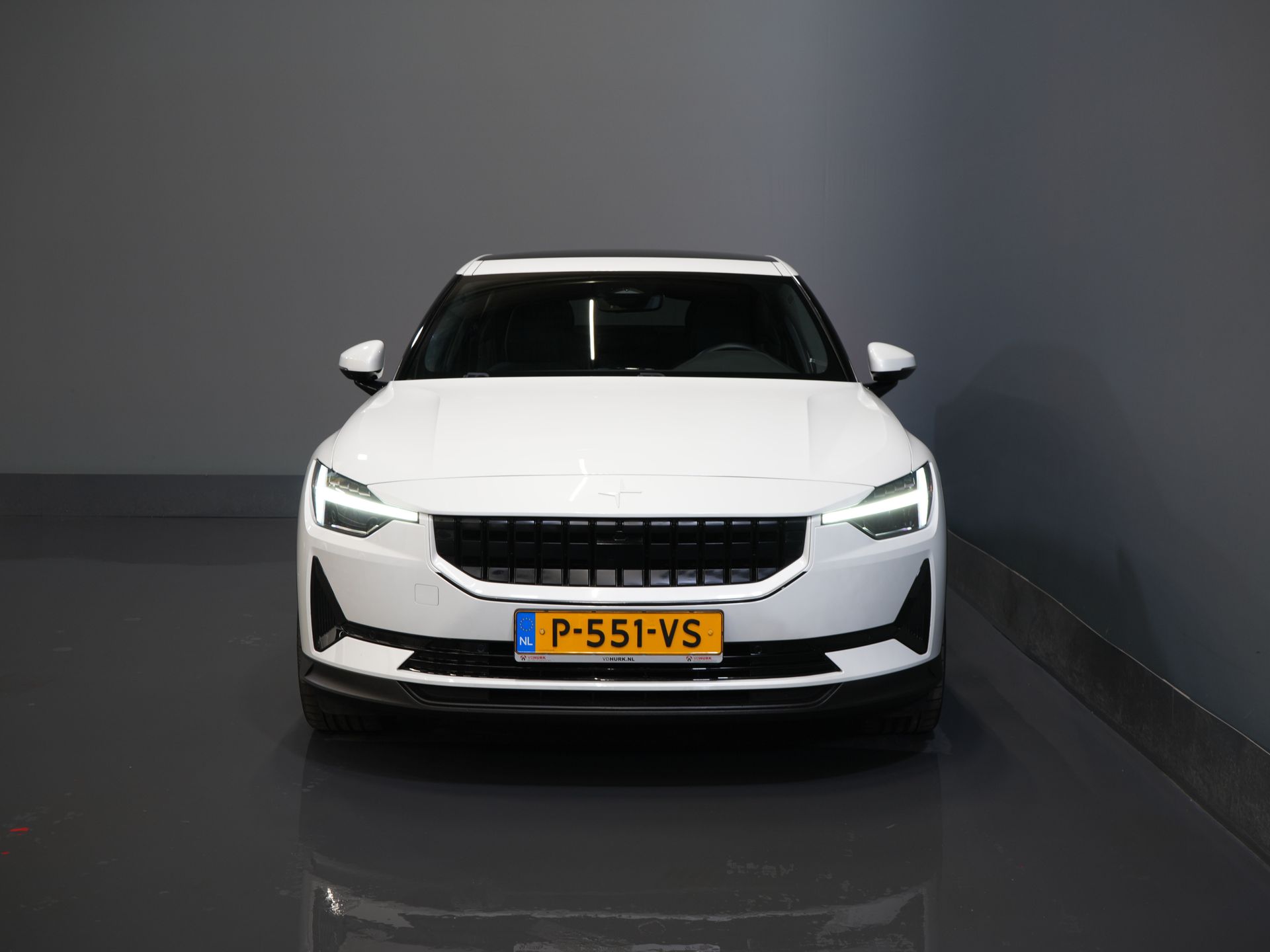 Polestar 2 Sedan Long Range 78 kWh 551 WLTP LED/ Адаптивний круїз-контроль/ Панорамний дах/ Підігрів керма/ Підігрів сидінь/ Пам'ять/ Навігація/ Carplay/ Клімат-контроль/ Камера/ 20'' LMV