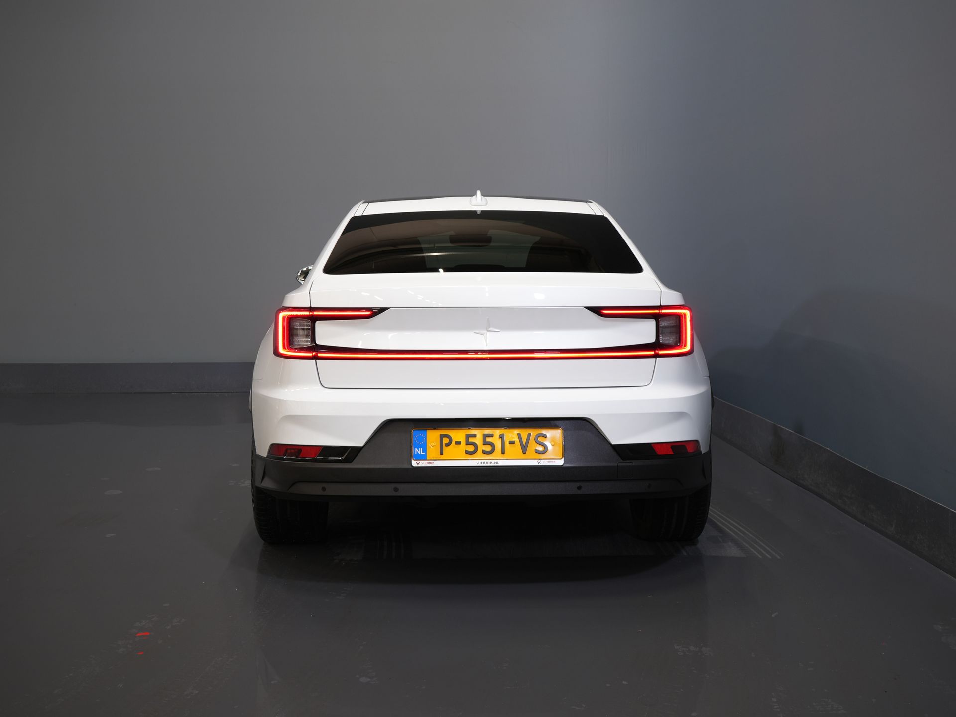 Polestar 2 Sedan Long Range 78 kWh 551 WLTP LED/ Адаптивний круїз-контроль/ Панорамний дах/ Підігрів керма/ Підігрів сидінь/ Пам'ять/ Навігація/ Carplay/ Клімат-контроль/ Камера/ 20'' LMV