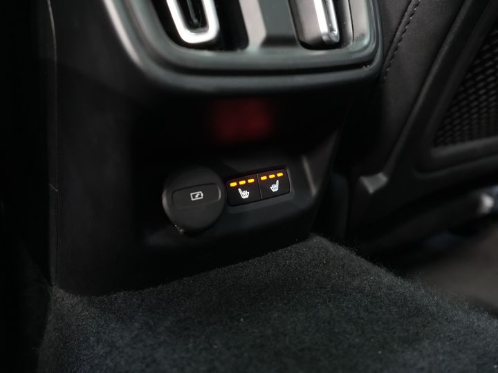 Polestar 2 Sedan Long Range 78 kWh 551 WLTP LED/ Адаптивний круїз-контроль/ Панорамний дах/ Підігрів керма/ Підігрів сидінь/ Пам'ять/ Навігація/ Carplay/ Клімат-контроль/ Камера/ 20'' LMV