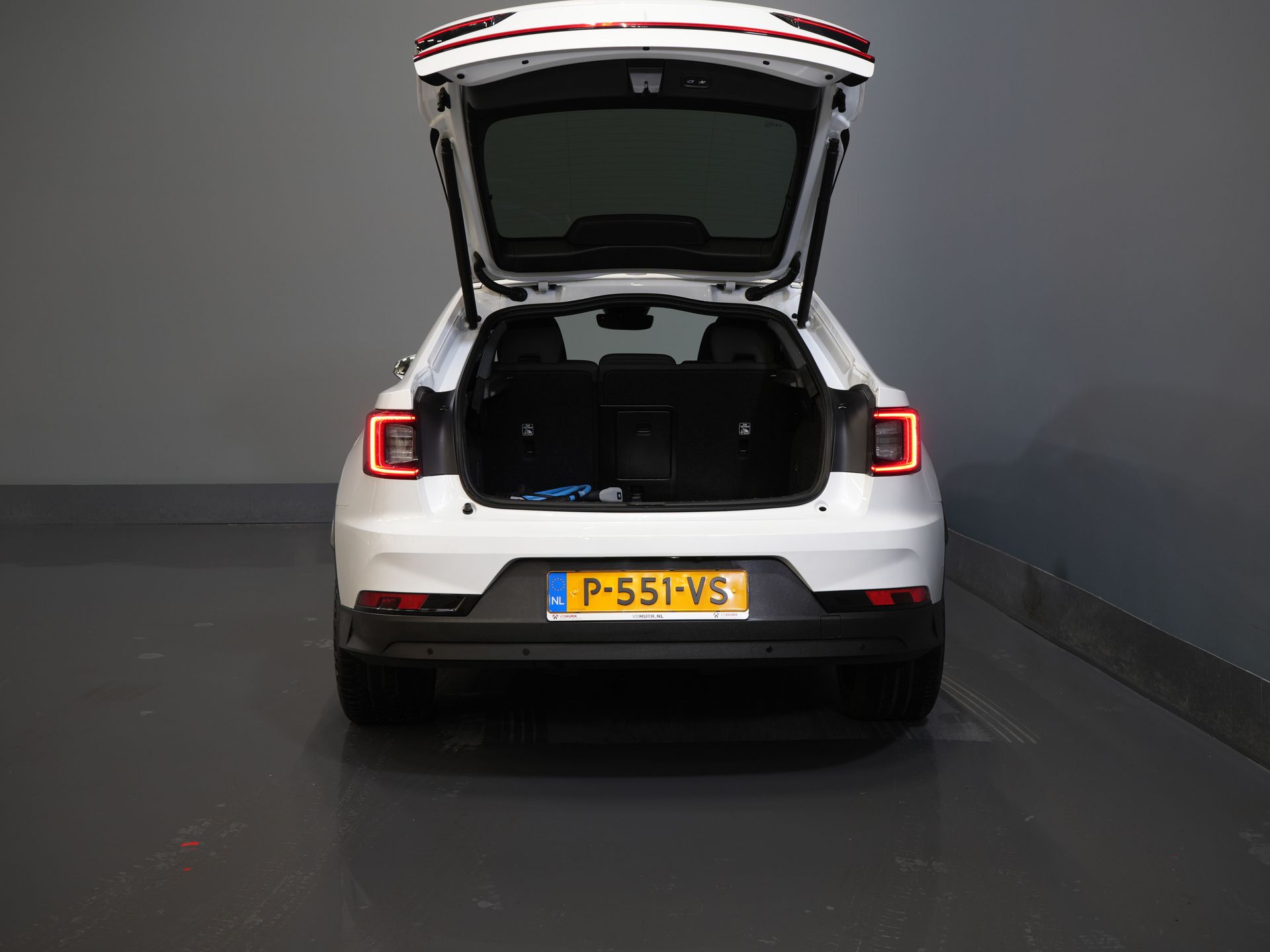 Polestar 2 Sedan Long Range 78 kWh 551 WLTP LED/ Адаптивний круїз-контроль/ Панорамний дах/ Підігрів керма/ Підігрів сидінь/ Пам'ять/ Навігація/ Carplay/ Клімат-контроль/ Камера/ 20'' LMV