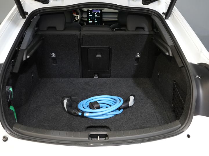 Polestar 2 Sedan Long Range 78 kWh 551 WLTP LED/ Адаптивний круїз-контроль/ Панорамний дах/ Підігрів керма/ Підігрів сидінь/ Пам'ять/ Навігація/ Carplay/ Клімат-контроль/ Камера/ 20'' LMV