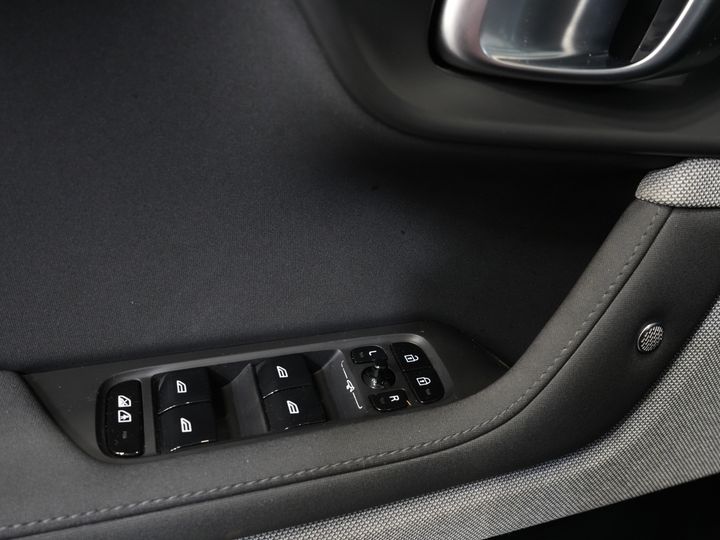 Polestar 2 Sedan Long Range 78 kWh 551 WLTP LED/ Адаптивний круїз-контроль/ Панорамний дах/ Підігрів керма/ Підігрів сидінь/ Пам'ять/ Навігація/ Carplay/ Клімат-контроль/ Камера/ 20'' LMV