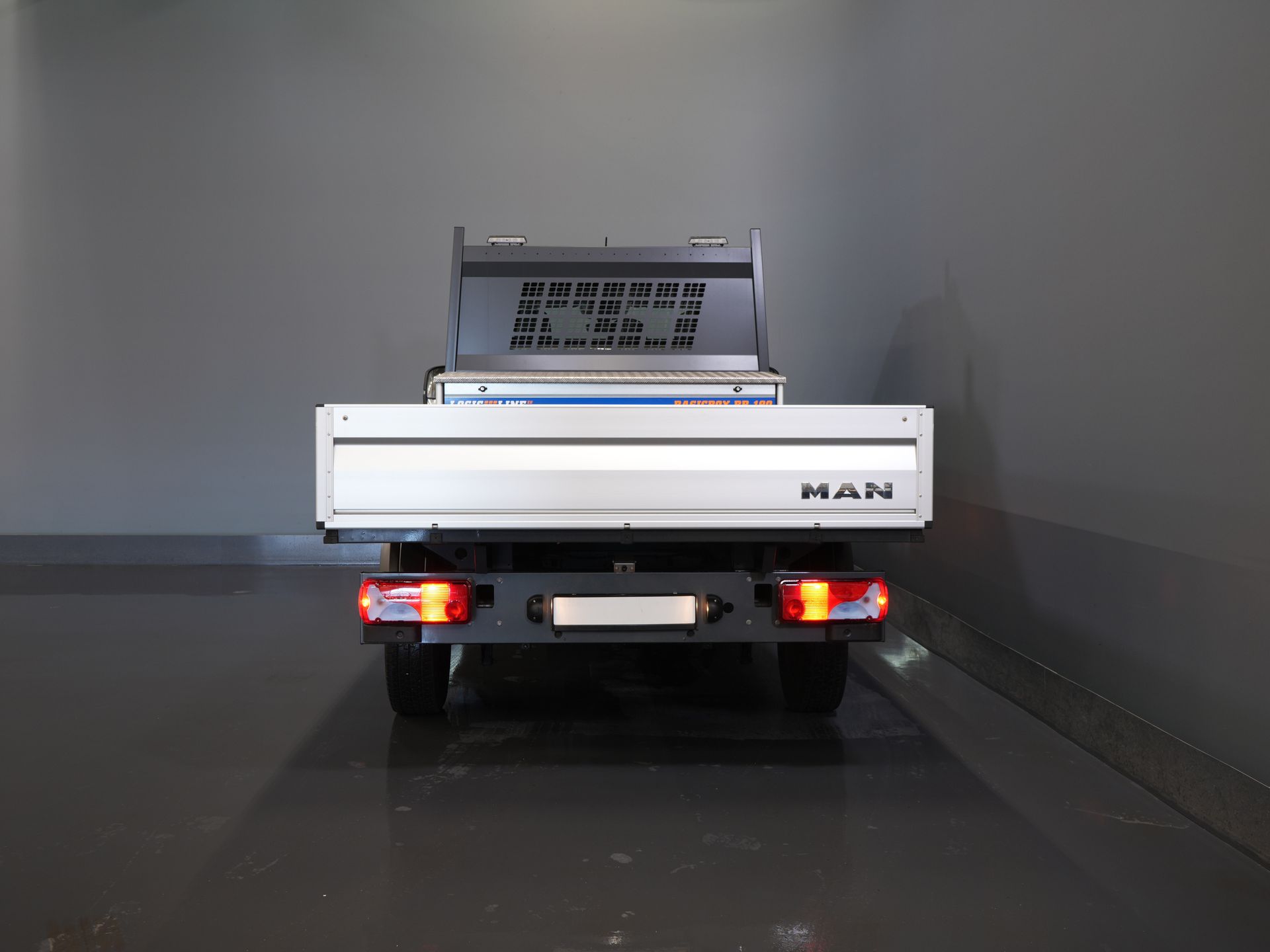 Volkswagen Crafter Відкрита вантажна платформа (MAN TGE) 2.0 DSG Авт. Відкритий вантажний кузов 340x204x40/ Фейсліфтинг/ LED/ Віртуальний кокпіт/ Carplay/ Підйомник/ Камера/ Клімат/ ЦЗ/ Круїз