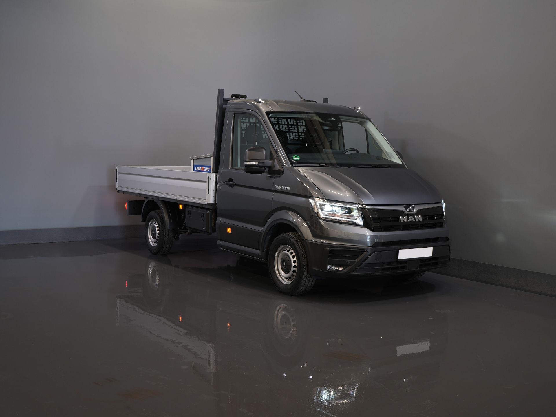 Volkswagen Crafter Відкрита вантажна платформа (MAN TGE) 2.0 DSG Авт. Відкритий вантажний кузов 340x204x40/ Фейсліфтинг/ LED/ Віртуальний кокпіт/ Carplay/ Підйомник/ Камера/ Клімат/ ЦЗ/ Круїз