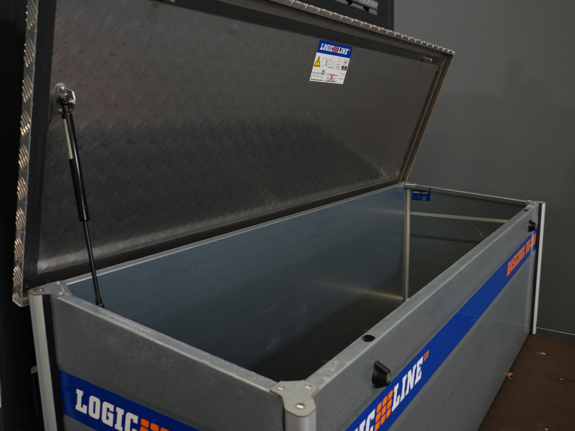 Volkswagen Crafter Відкрита вантажна платформа (MAN TGE) 2.0 DSG Авт. Відкритий вантажний кузов 340x204x40/ Фейсліфтинг/ LED/ Віртуальний кокпіт/ Carplay/ Підйомник/ Камера/ Клімат/ ЦЗ/ Круїз