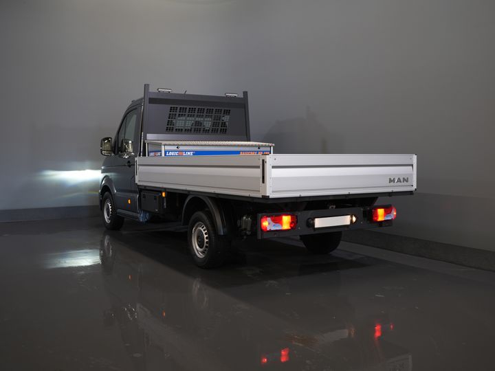 Volkswagen Crafter Відкрита вантажна платформа (MAN TGE) 2.0 DSG Авт. Відкритий вантажний кузов 340x204x40/ Фейсліфтинг/ LED/ Віртуальний кокпіт/ Carplay/ Підйомник/ Камера/ Клімат/ ЦЗ/ Круїз