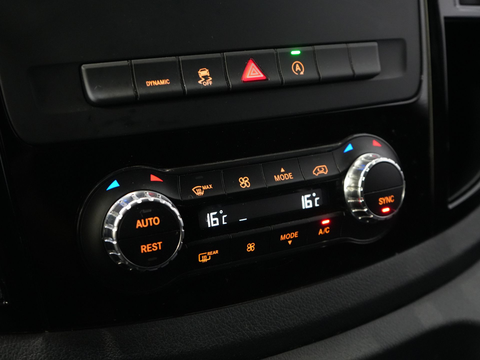 Mercedes-Benz Vito Bestelbus 114 CDI Aut. L3 XL DC Dubbele Cabine BPM VRIJ! LED/ Climate/ Navi/ Carplay/ Camera/ PDC/ Cruise