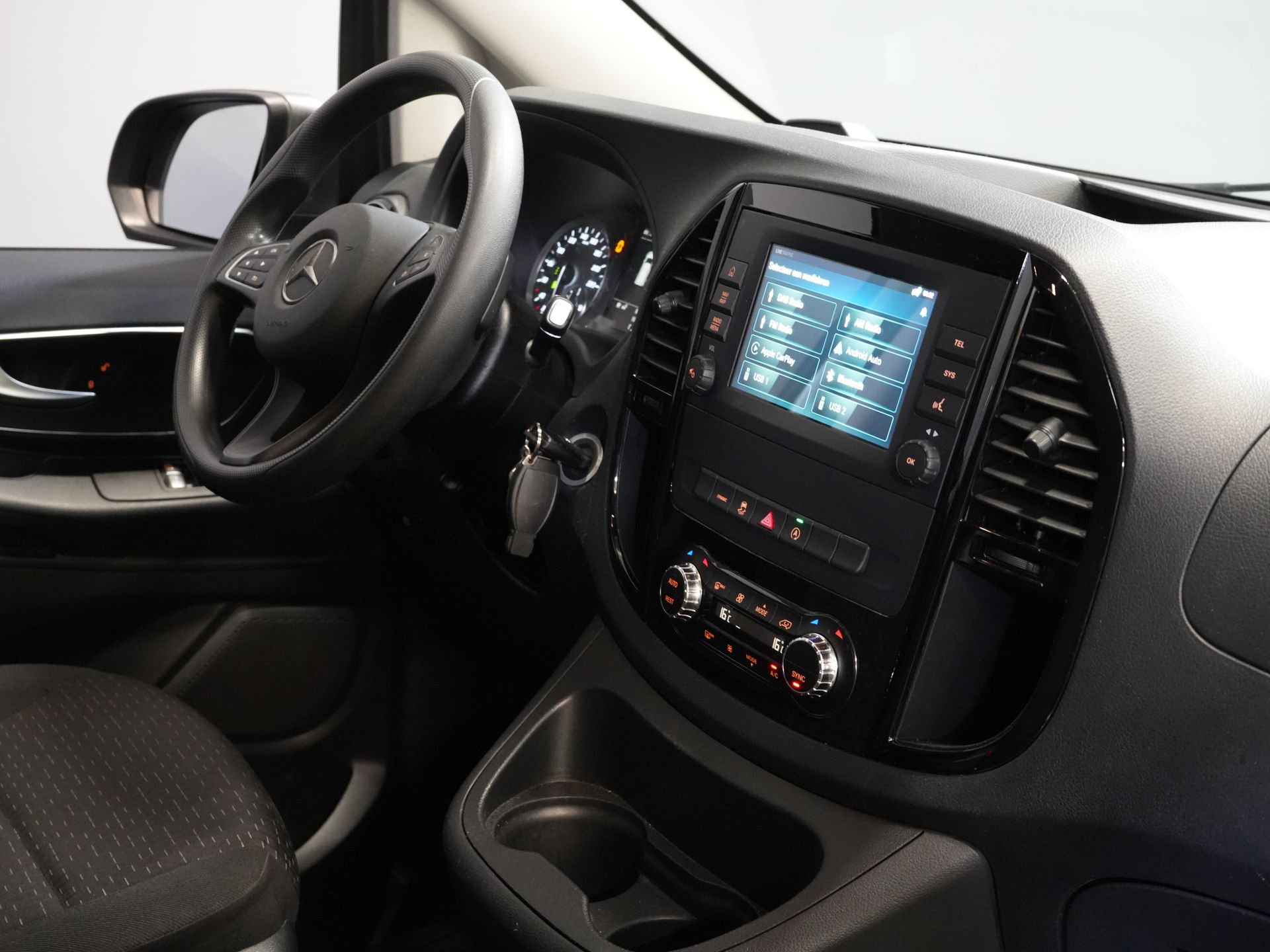 Mercedes-Benz Vito Bestelbus 114 CDI Aut. L3 XL DC Dubbele Cabine BPM VRIJ! LED/ Climate/ Navi/ Carplay/ Camera/ PDC/ Cruise
