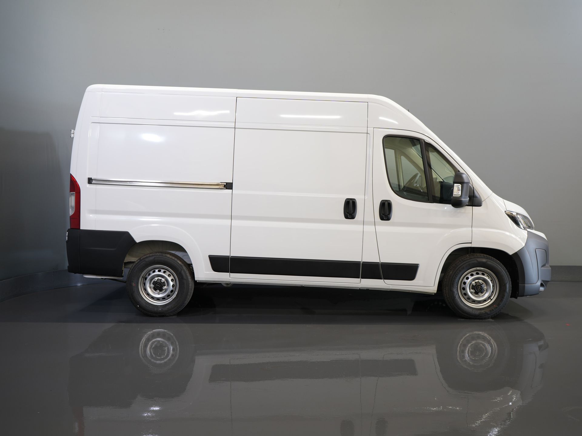 Opel Movano Bestelbus 35 2.2 CDTI 140 pk Aut. ZF L2H2 BPM VRIJ! Virtual Cockpit/ Carplay/ Climate/ 270Gr. Deuren/ Navi/ Camera/ Cruise/ PDC/ DAB
