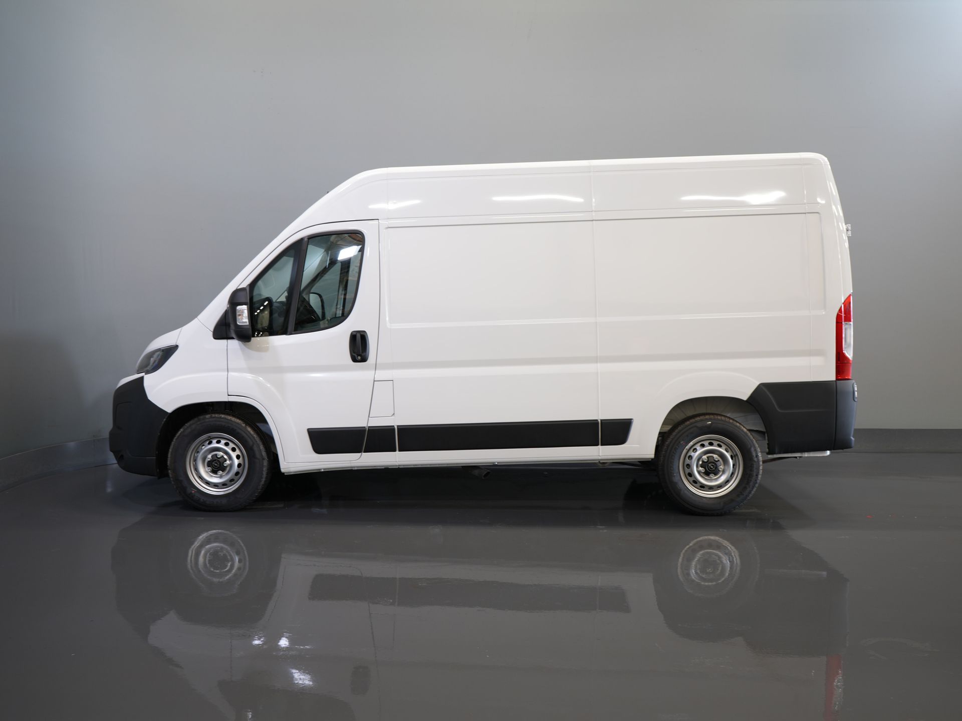 Opel Movano Bestelbus 35 2.2 CDTI 140 pk Aut. ZF L2H2 BPM VRIJ! Virtual Cockpit/ Carplay/ Climate/ 270Gr. Deuren/ Navi/ Camera/ Cruise/ PDC/ DAB