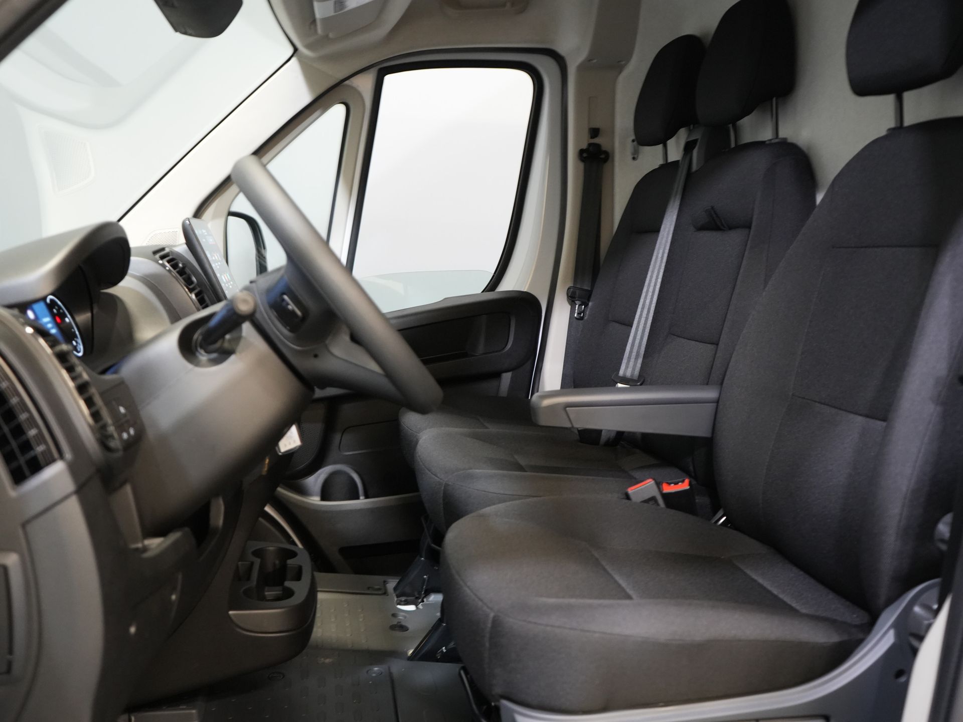 Opel Movano Bestelbus 35 2.2 CDTI 140 pk Aut. ZF L2H2 BPM VRIJ! Virtual Cockpit/ Carplay/ Climate/ 270Gr. Deuren/ Navi/ Camera/ Cruise/ PDC/ DAB