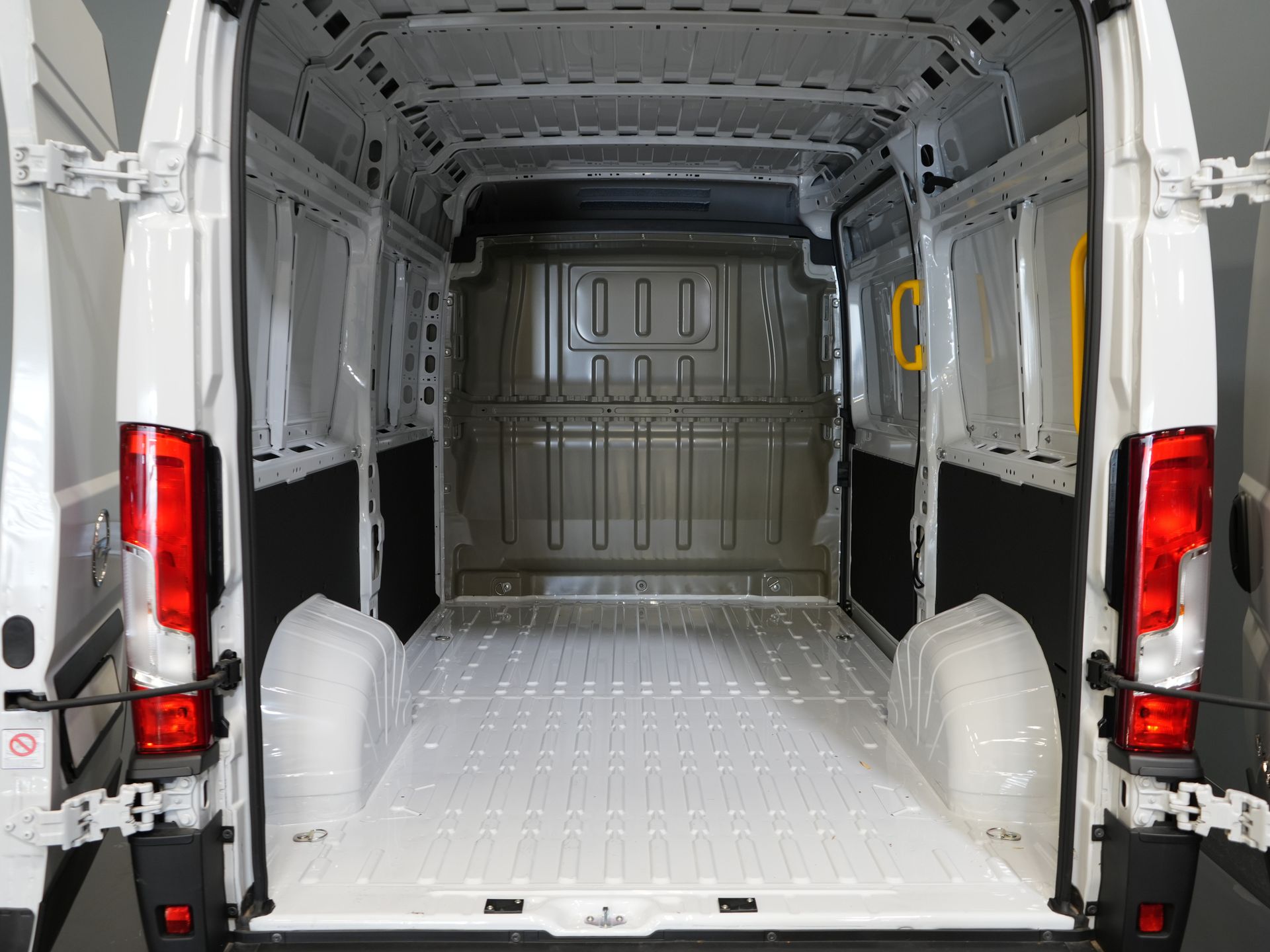 Opel Movano Bestelbus 35 2.2 CDTI 140 pk Aut. ZF L2H2 BPM VRIJ! Virtual Cockpit/ Carplay/ Climate/ 270Gr. Deuren/ Navi/ Camera/ Cruise/ PDC/ DAB