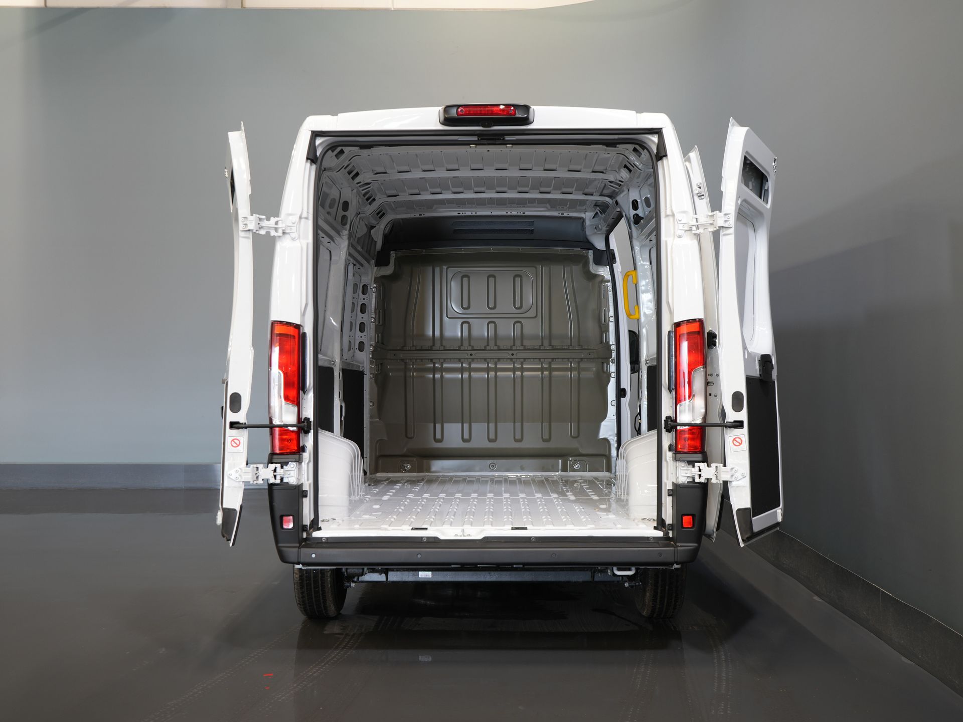Opel Movano Bestelbus 35 2.2 CDTI 140 pk Aut. ZF L2H2 BPM VRIJ! Virtual Cockpit/ Carplay/ Climate/ 270Gr. Deuren/ Navi/ Camera/ Cruise/ PDC/ DAB