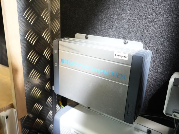 Volkswagen Crafter Van 2.0 TDI 180 ch L3H3 270Gr. Portes/ Sièges Gev. Sièges/ Galerie de toit/ Chauffage au sol/ Carplay/ Croisière/ Crochet d'attelage