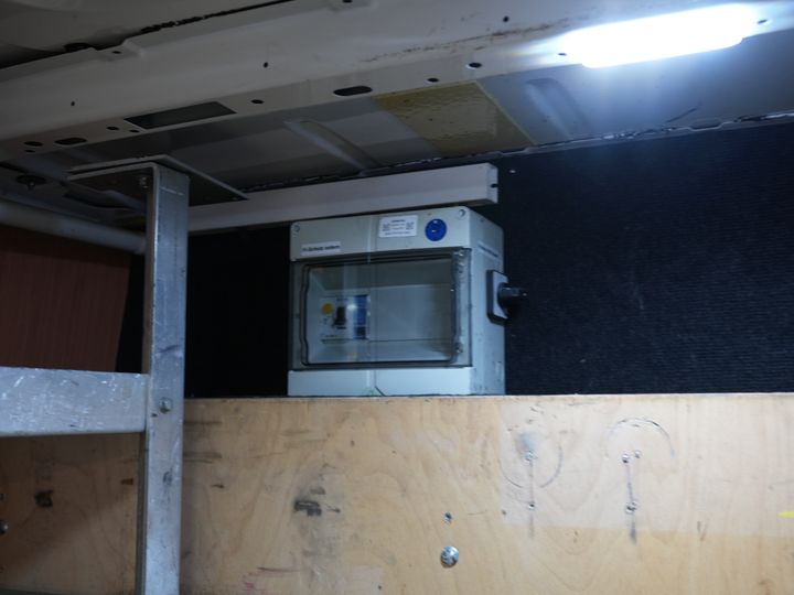 Volkswagen Crafter Van 2.0 TDI 180 ch L3H3 270Gr. Portes/ Sièges Gev. Sièges/ Galerie de toit/ Chauffage au sol/ Carplay/ Croisière/ Crochet d'attelage