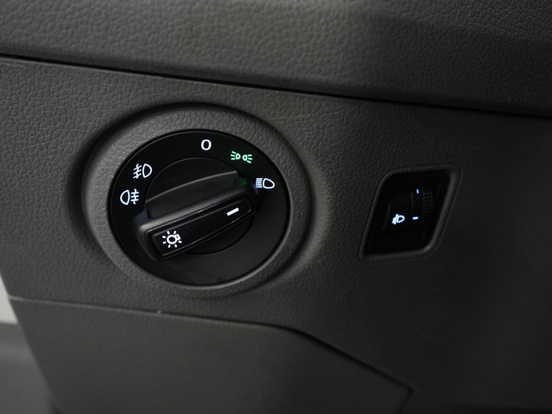 Volkswagen Crafter Van 2.0 TDI 180 ch L3H3 270Gr. Portes/ Sièges Gev. Sièges/ Galerie de toit/ Chauffage au sol/ Carplay/ Croisière/ Crochet d'attelage