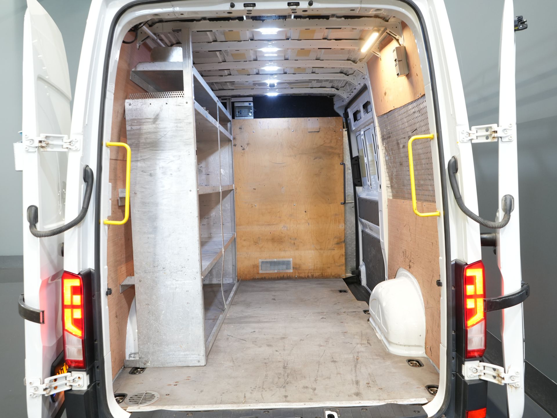 Volkswagen Crafter Van 2.0 TDI 180 ch L3H3 270Gr. Portes/ Sièges Gev. Sièges/ Galerie de toit/ Chauffage au sol/ Carplay/ Croisière/ Crochet d'attelage