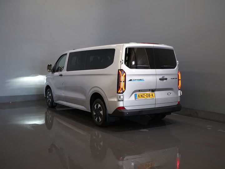 Ford E-Transit Custom Trasporto passeggeri 320 km WLTP L2 Combi/ 9 posti/ LED/ Riscaldamento autonomo/ Sedili riscaldati/ Volante riscaldato/ CarPlay/ Telecamera/ Climatizzatore/ PDC/ Cruise control
