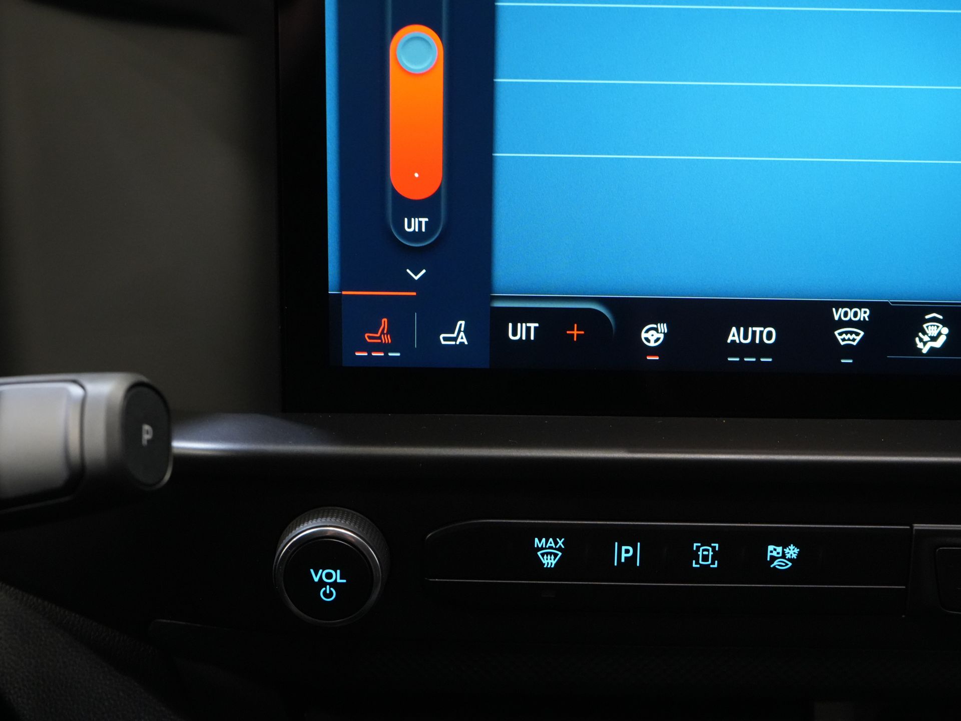 Ford E-Transit Custom Trasporto passeggeri 320 km WLTP L2 Combi/ 9 posti/ LED/ Riscaldamento autonomo/ Sedili riscaldati/ Volante riscaldato/ CarPlay/ Telecamera/ Climatizzatore/ PDC/ Cruise control