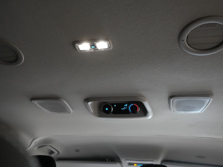 Ford E-Transit Custom Trasporto passeggeri 320 km WLTP L2 Combi/ 9 posti/ LED/ Riscaldamento autonomo/ Sedili riscaldati/ Volante riscaldato/ CarPlay/ Telecamera/ Climatizzatore/ PDC/ Cruise control
