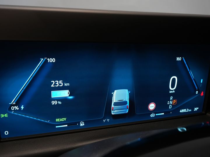Ford E-Transit Custom Trasporto passeggeri 320 km WLTP L2 Combi/ 9 posti/ LED/ Riscaldamento autonomo/ Sedili riscaldati/ Volante riscaldato/ CarPlay/ Telecamera/ Climatizzatore/ PDC/ Cruise control