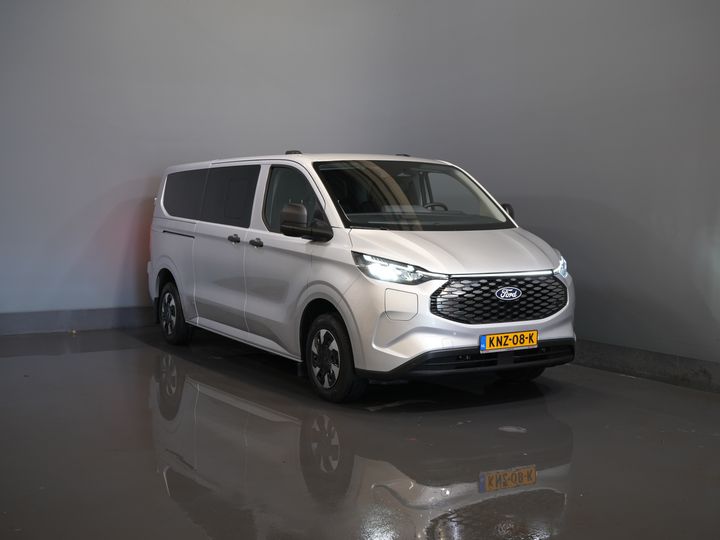 Ford E-Transit Custom Пасажирський 320 км WLTP L2 Комбі/ 9 міс./ Світлодіодне освітлення/ Автономний обігрівач/ Підігрів сидінь/ Підігрів керма/ CarPlay/ Камера/ Клімат-контроль/ Паркувальний датчик/ Круїз-контроль