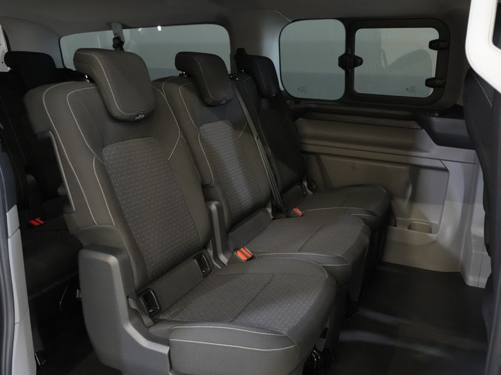 Ford E-Transit Custom Trasporto passeggeri 320 km WLTP L2 Combi/ 9 posti/ LED/ Riscaldamento autonomo/ Sedili riscaldati/ Volante riscaldato/ CarPlay/ Telecamera/ Climatizzatore/ PDC/ Cruise control