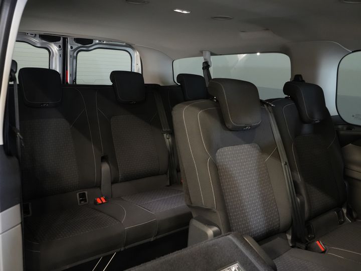Ford E-Transit Custom Trasporto passeggeri 320 km WLTP L2 Combi/ 9 posti/ LED/ Riscaldamento autonomo/ Sedili riscaldati/ Volante riscaldato/ CarPlay/ Telecamera/ Climatizzatore/ PDC/ Cruise control