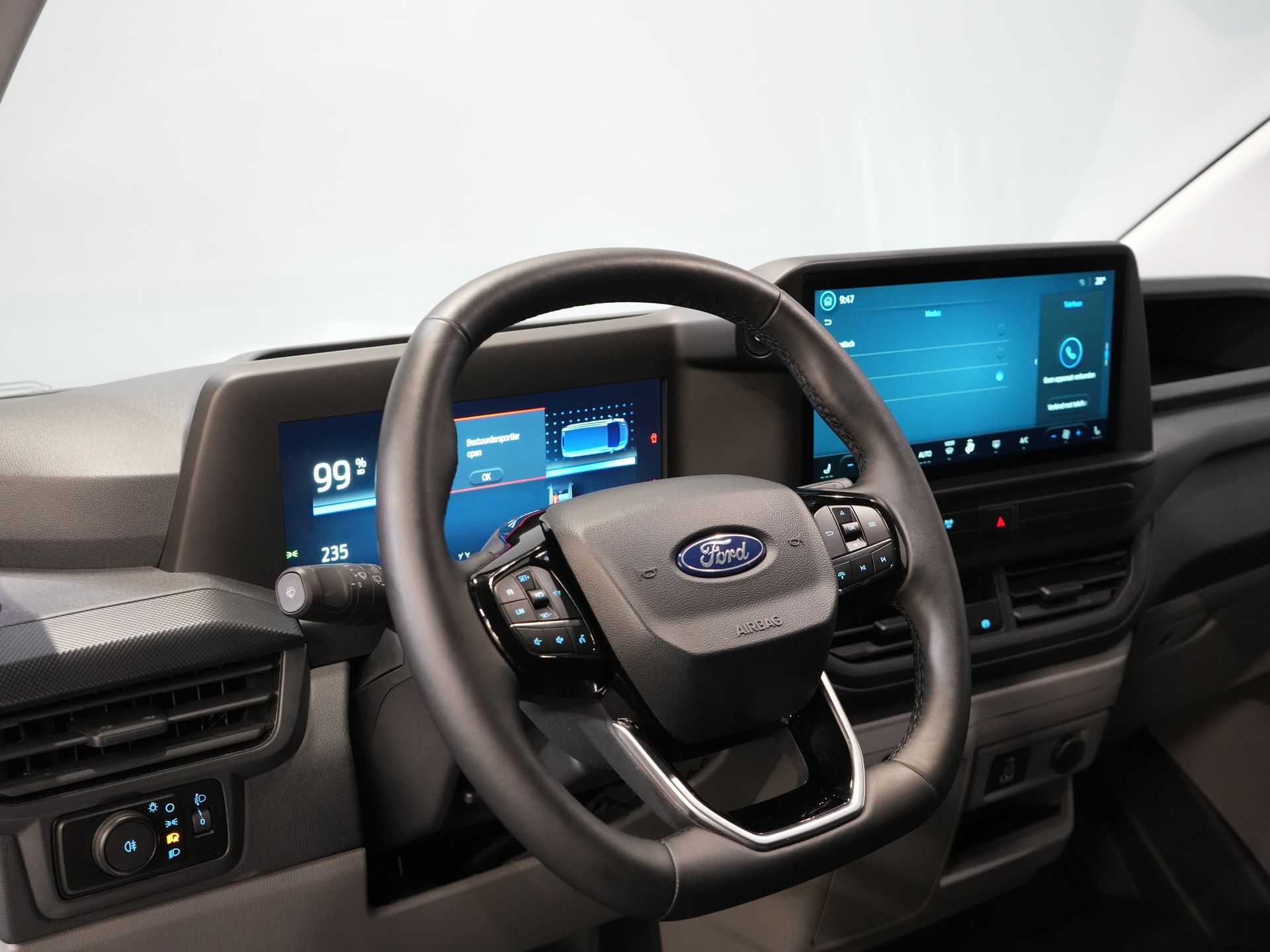 Ford E-Transit Custom Trasporto passeggeri 320 km WLTP L2 Combi/ 9 posti/ LED/ Riscaldamento autonomo/ Sedili riscaldati/ Volante riscaldato/ CarPlay/ Telecamera/ Climatizzatore/ PDC/ Cruise control