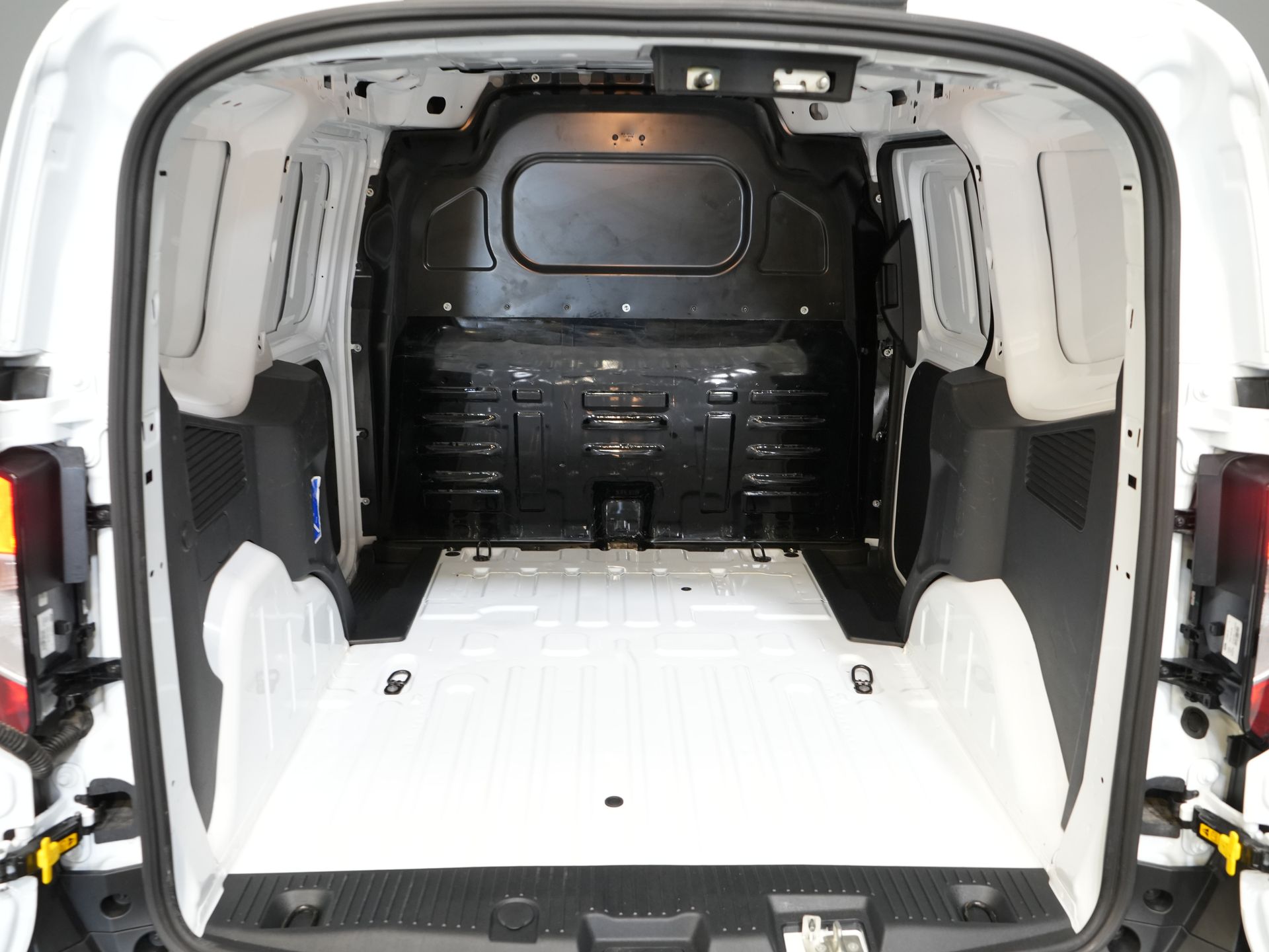 Ford Transit Courier Van 1.0 Trend 100 KM BENZYNA BPM GRATIS! Gwarancja 05-2029/ Carplay/ Virtual Cockpit/ Airco/ Cruise