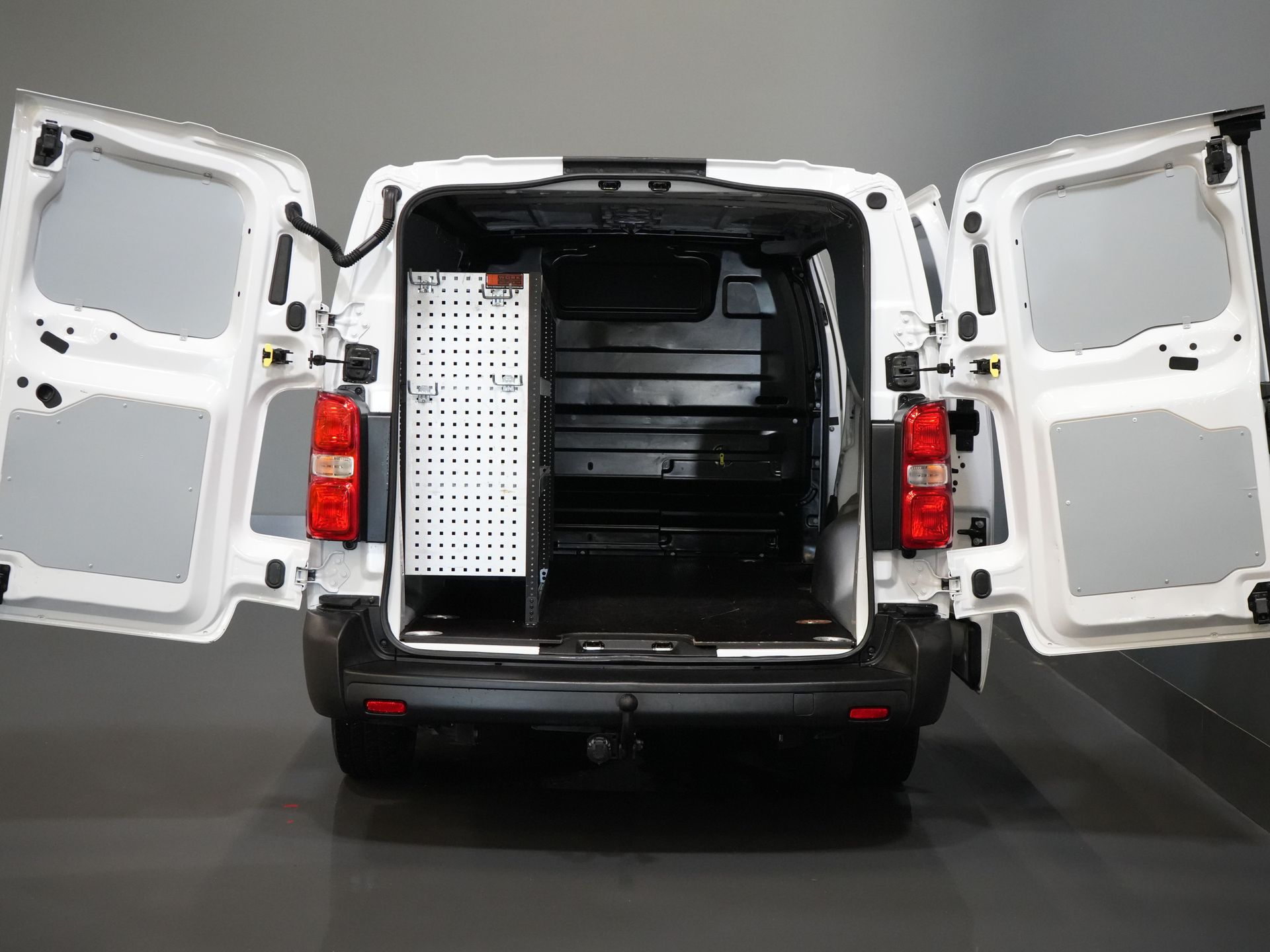 Fiat Scudo Van 2.0 MJ 145 KM Aut. L3 Wnętrze/ Ogrzewanie postojowe/ Ogrzewanie siedzeń/ Tempomat/ Klimatyzacja/ Hak holowniczy
