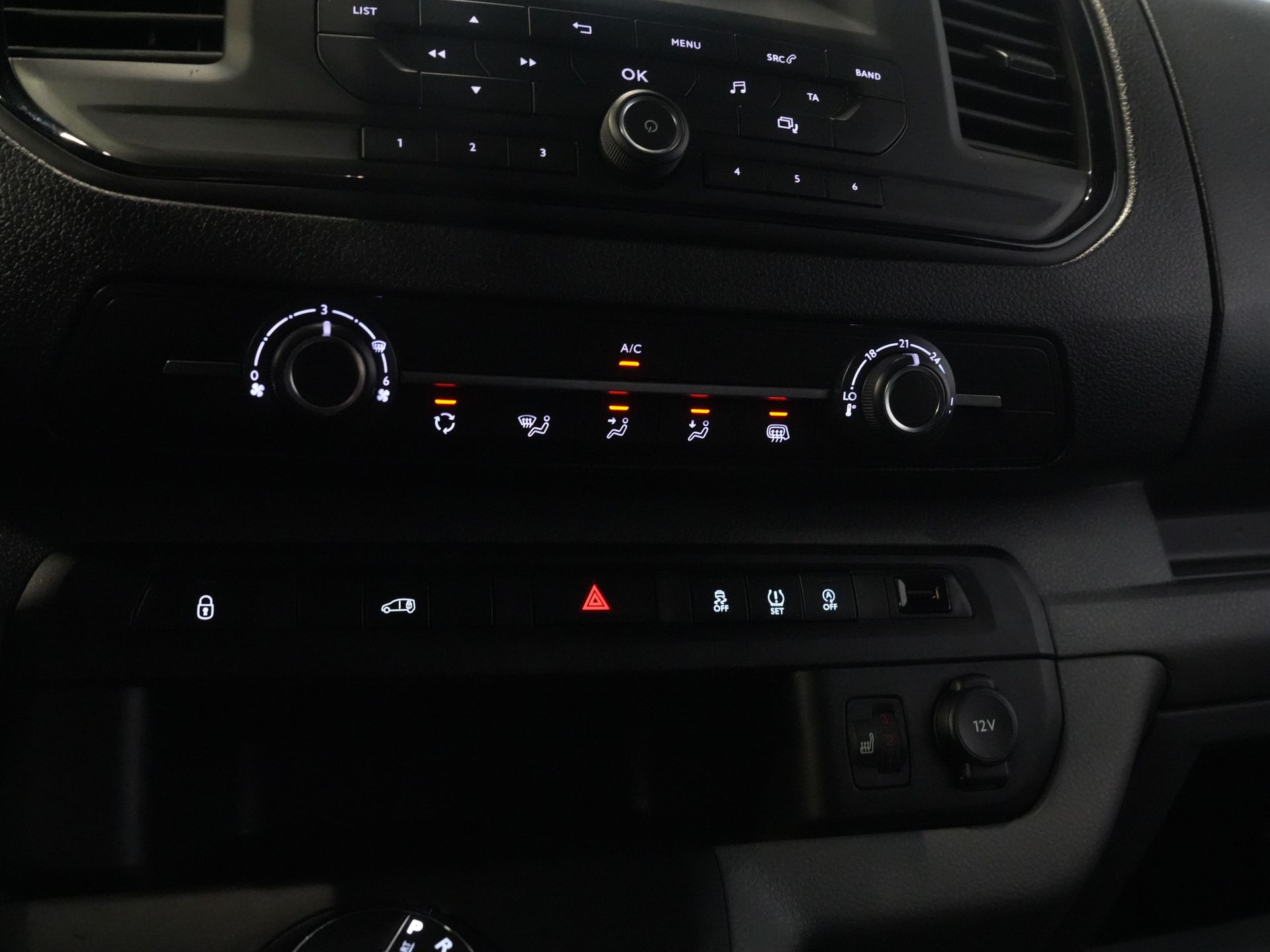 Fiat Scudo Van 2.0 MJ 145 KM Aut. L3 Wnętrze/ Ogrzewanie postojowe/ Ogrzewanie siedzeń/ Tempomat/ Klimatyzacja/ Hak holowniczy